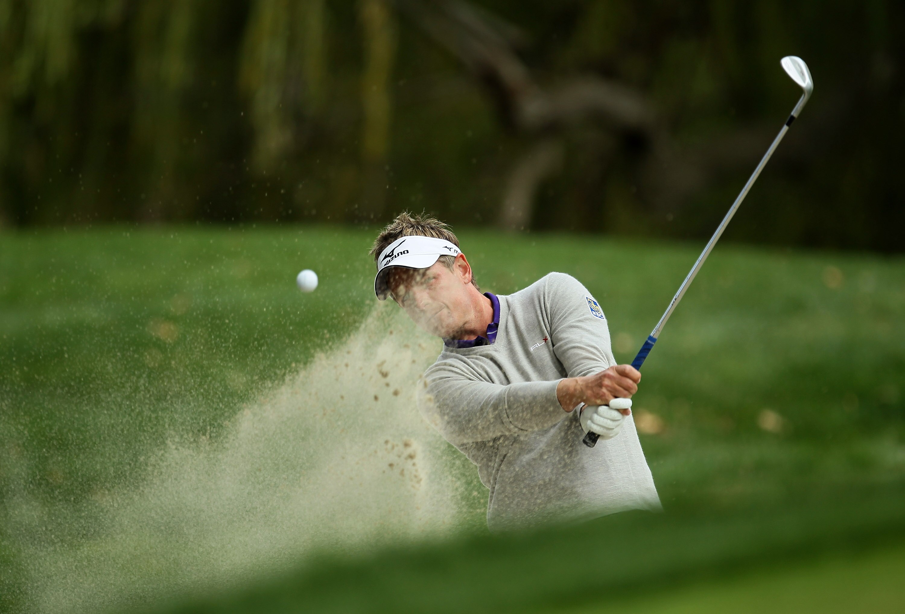 THOUSAND OAKS, CA - DECEMBER 04:  Luke Donald of England hits from a bunker on the fourth hole during round three of the Chevron World Challenge at Sherwood Country Club on December 4, 2010 in Thousand Oaks, California.  (Photo by Stephen Dunn/Getty Image