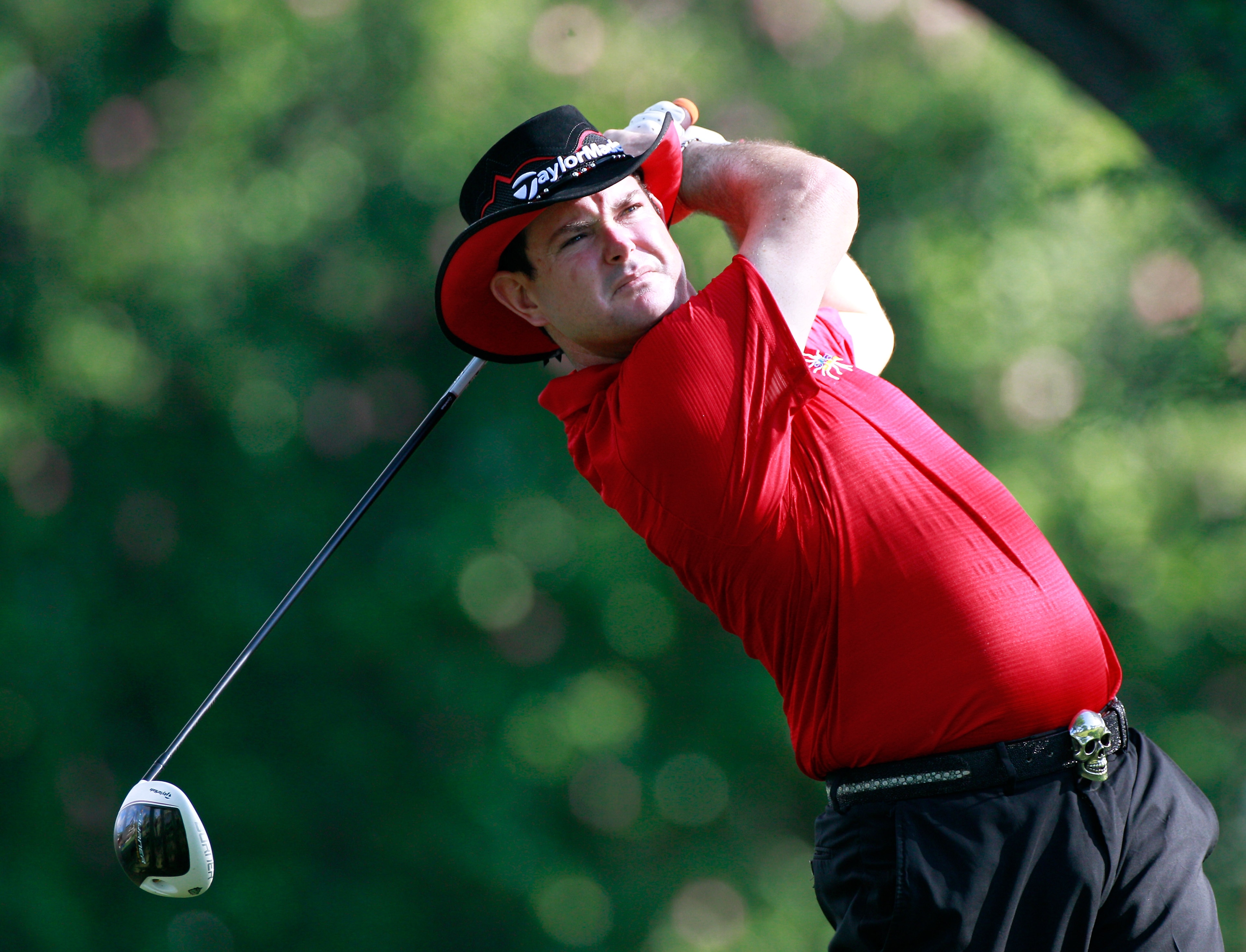 HONOLULU, HI - JANUARY 15:  Rory Sabbatini of South Africa hits a shot during the second round of the Sony Open at Waialae Country Club on January 15, 2011 in Honolulu, Hawaii.  (Photo by Sam Greenwood/Getty Images)