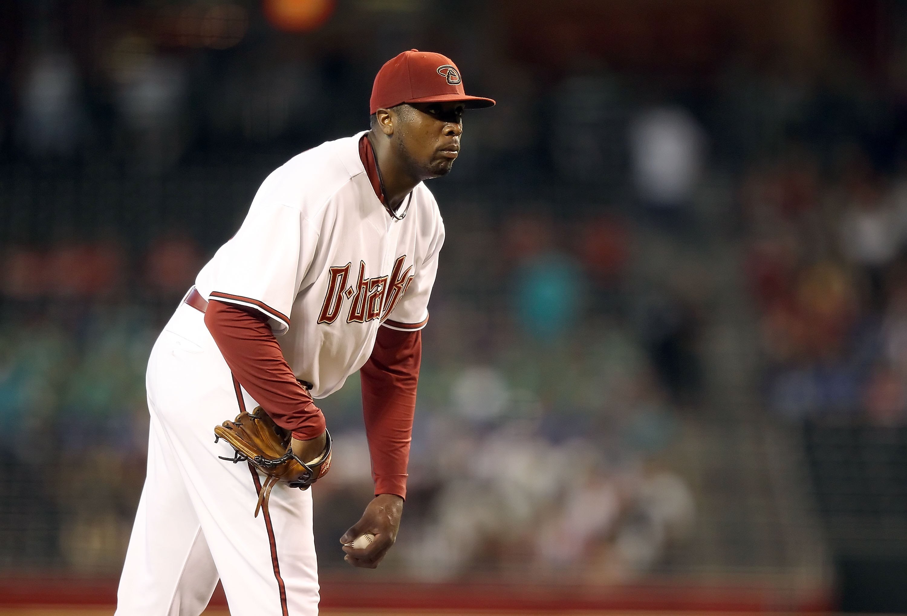 PHOENIX - JUNE 10:  Starting pitcher Dontrelle Willis #35 of the Arizona Diamondbacks pitches against the Atlanta Braves during the Major League Baseball game at Chase Field on June 10, 2010 in Phoenix, Arizona. The Braves defeated the Diamondbacks 11-7.