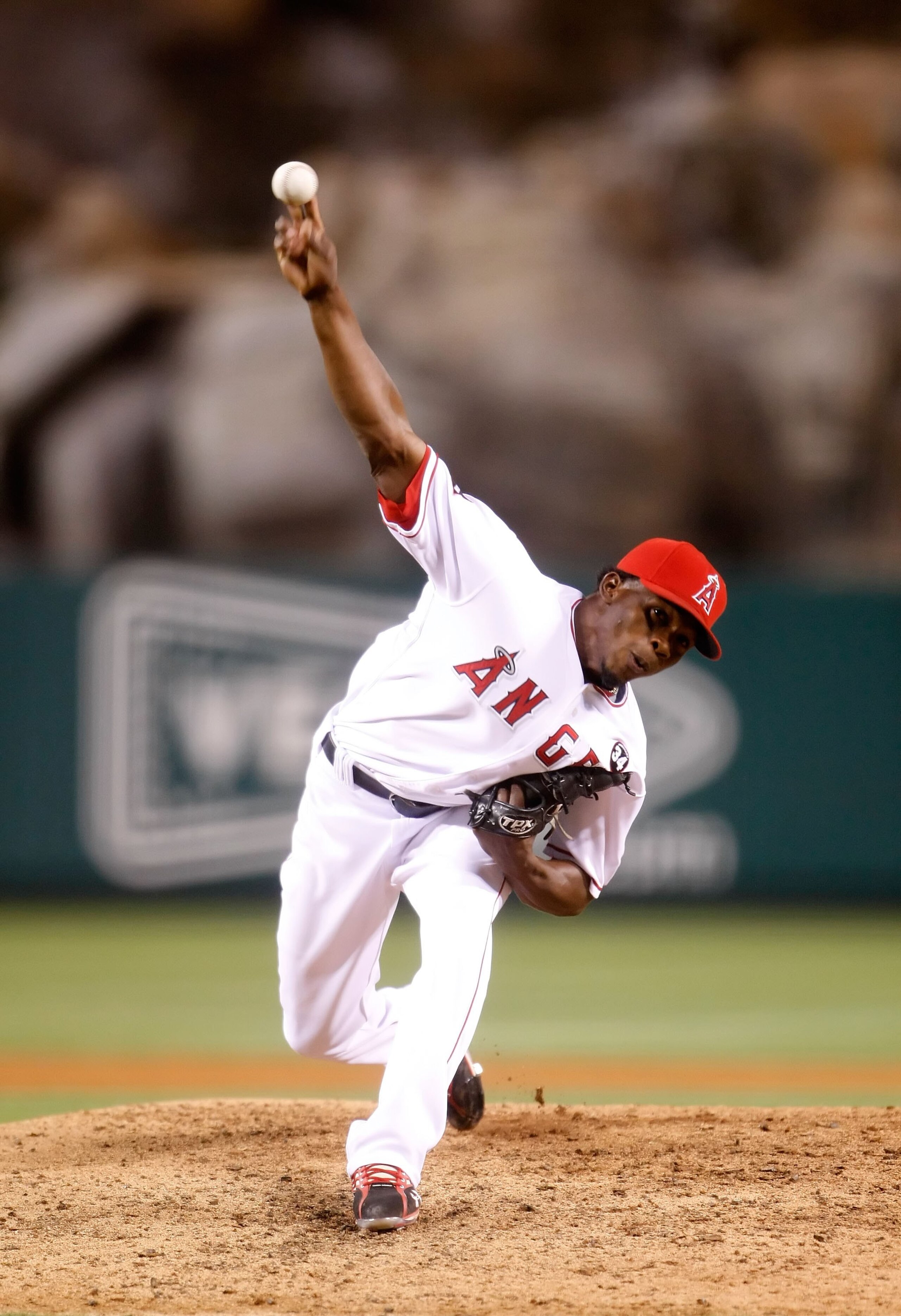 ANAHEIM, CA - SEPTEMBER 29: Jose Arredondo #66 of the Los Angeles Angels of Anaheim pitches against the Texas Rangers at Angel Stadium on September 29, 2009 in Anaheim, California. (Photo by Jeff Gross/Getty Images) ANAHEIM, CA - SEPTEMBER 29: Jose Arredondo #66 of the Los Angeles Angels of Anaheim pitches against the Texas Rangers at Angel Stadium on September 29, 2009 in Anaheim, California. (Photo by Jeff Gross/Getty Images)