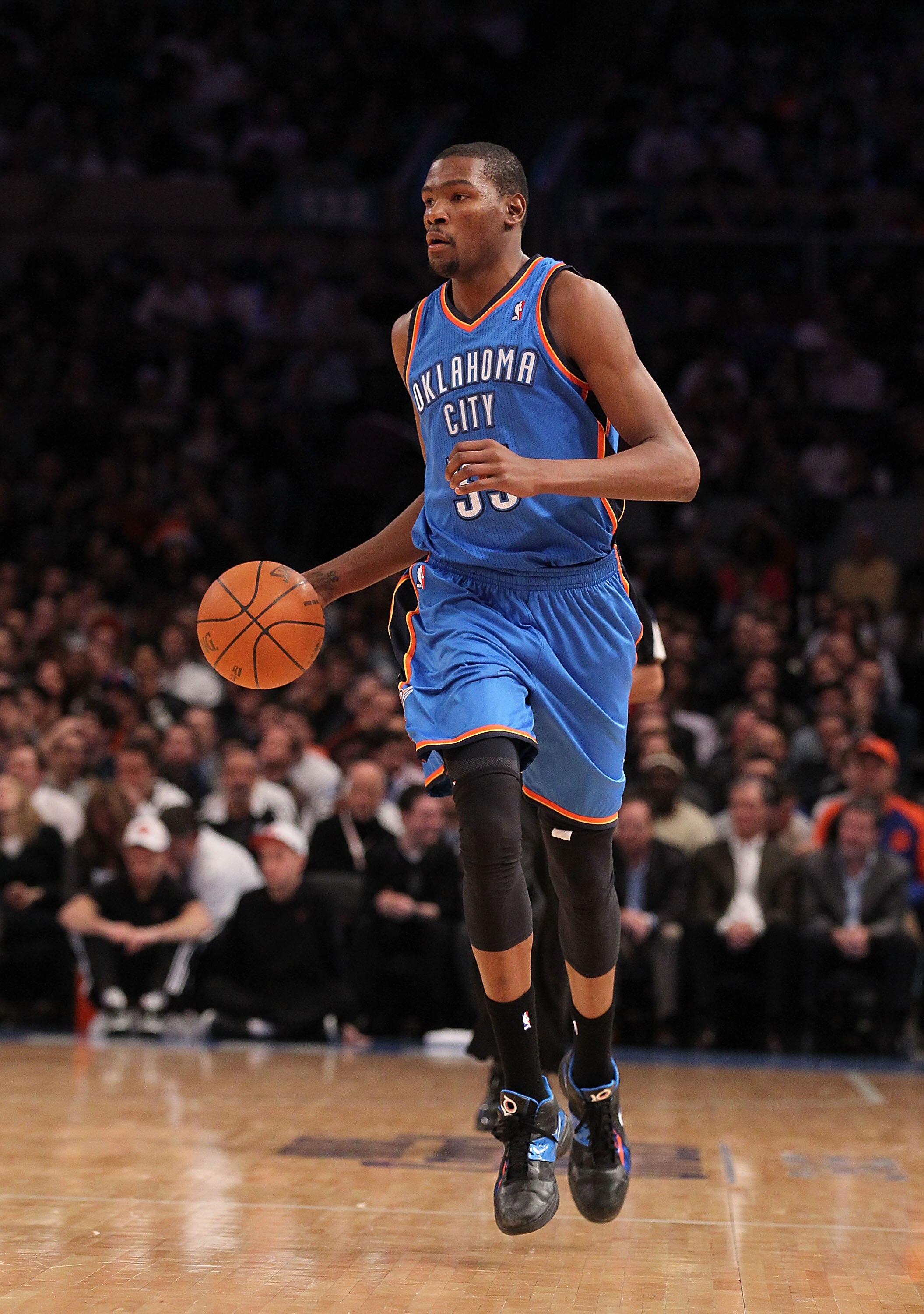 NEW YORK - DECEMBER 22:  Kevin Durant of the Oklahoma City Thunder in action against the New York Knicks at Madison Square Garden on December 22, 2010 in New York, New York.   NOTE TO USER: User expressly acknowledges and agrees that, by downloading and/o