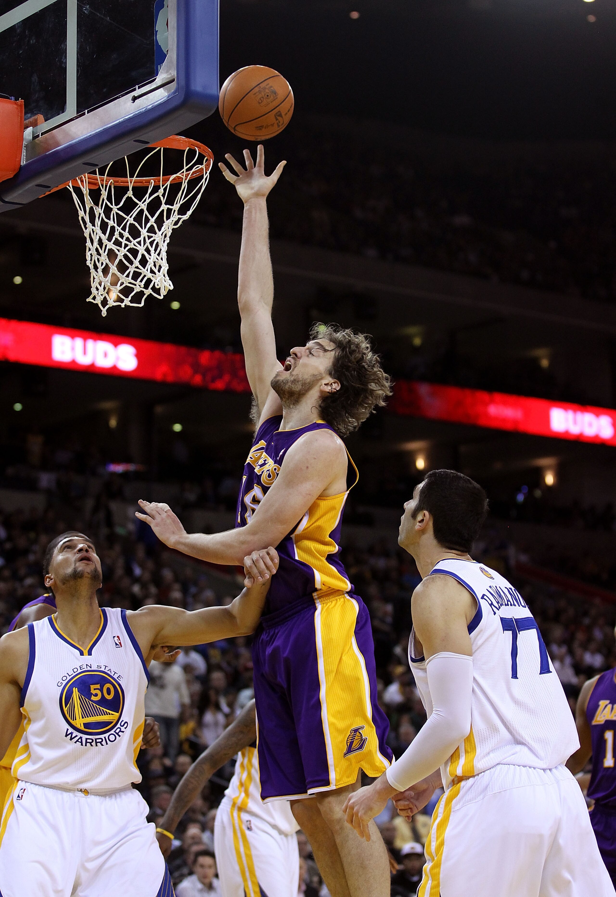 OAKLAND, CA - JANUARY 12: Pau Gasol #16 of the Los Angeles Lakers shoots over Dan Gadzuric #50 of the Golden State Warriors at Oracle Arena on January 12, 2011 in Oakland, California. NOTE TO USER: User expressly acknowledges and agrees that, by downloadi OAKLAND, CA - JANUARY 12: Pau Gasol #16 of the Los Angeles Lakers shoots over Dan Gadzuric #50 of the Golden State Warriors at Oracle Arena on January 12, 2011 in Oakland, California. NOTE TO USER: User expressly acknowledges and agrees that, by downloadi