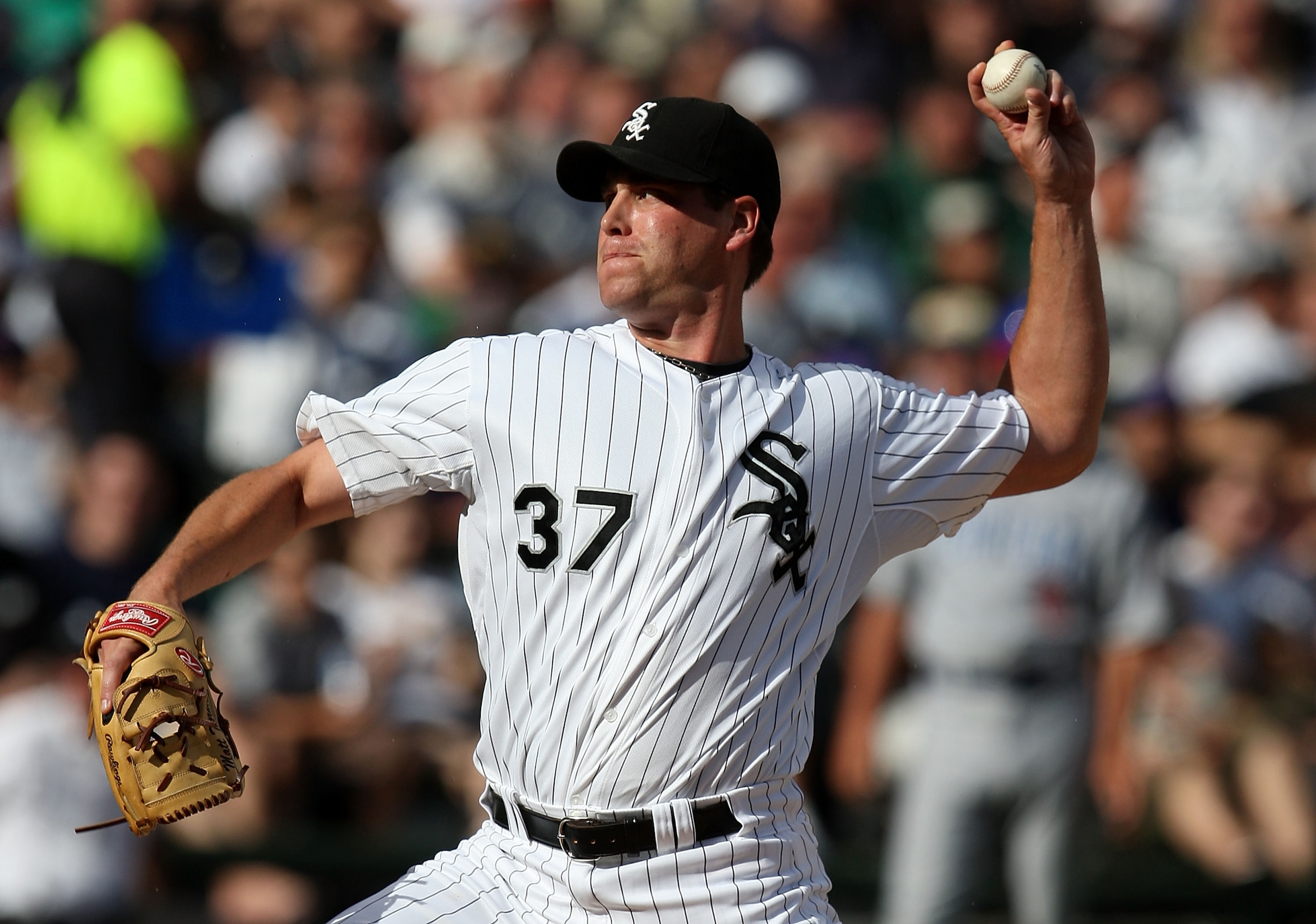 CHICAGO - JUNE 28:  Matt Thorton #37 of the Chicago White Sox throws a pitch against the Chicago Cubs at U.S. Cellular Field on June 28, 2008 in Chicago, Illinois. The White Sox won 6-5.  (Photo by Jonathan Daniel/Getty Images)