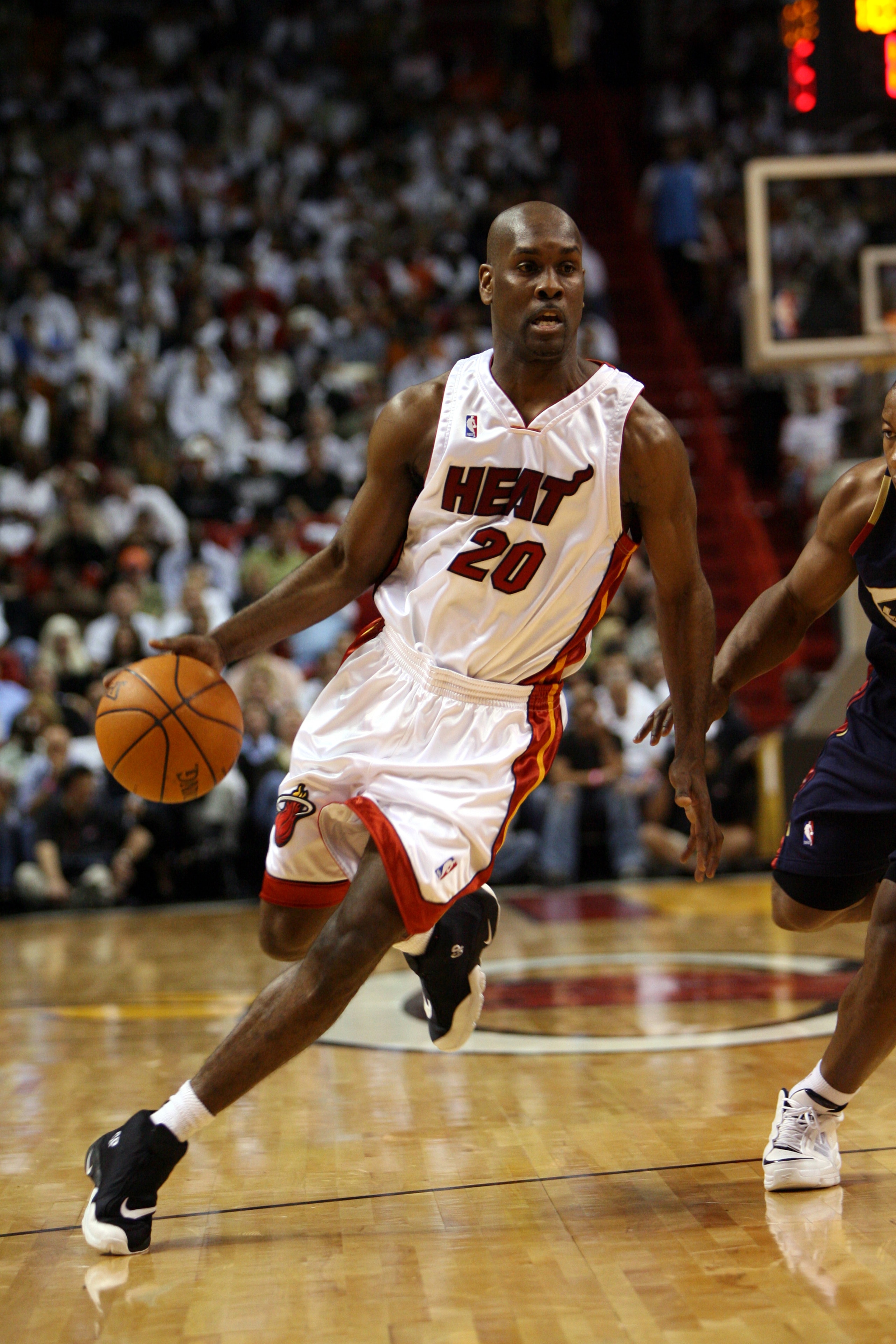 MIAMI ? FEBRUARY 1:  Gary Payton #20 of the Miami Heat drives against the Cleveland Cavaliers at American Airlines Arena on February 1, 2007 in Miami, Florida. Miami won 92-89. NOTE TO USER: User expressly acknowledges and agrees that, by downloading and