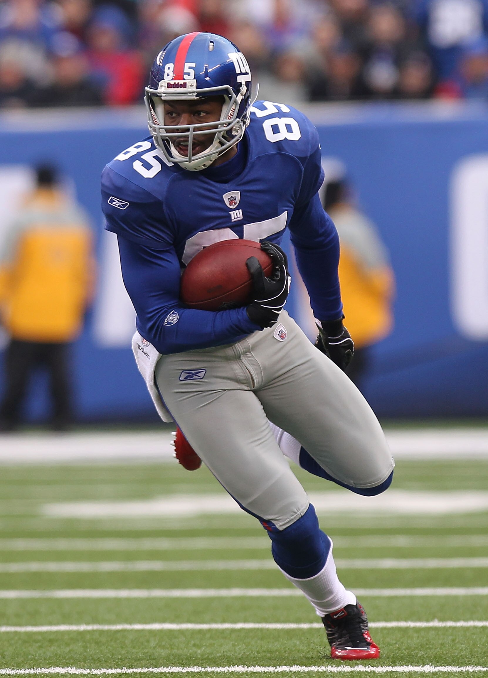 EAST RUTHERFORD, NJ - DECEMBER 19:  Derek Hagan #85 of the New York Giants against the Philadelphia Eagles at New Meadowlands Stadium on December 19, 2010 in East Rutherford, New Jersey.  (Photo by Nick Laham/Getty Images)