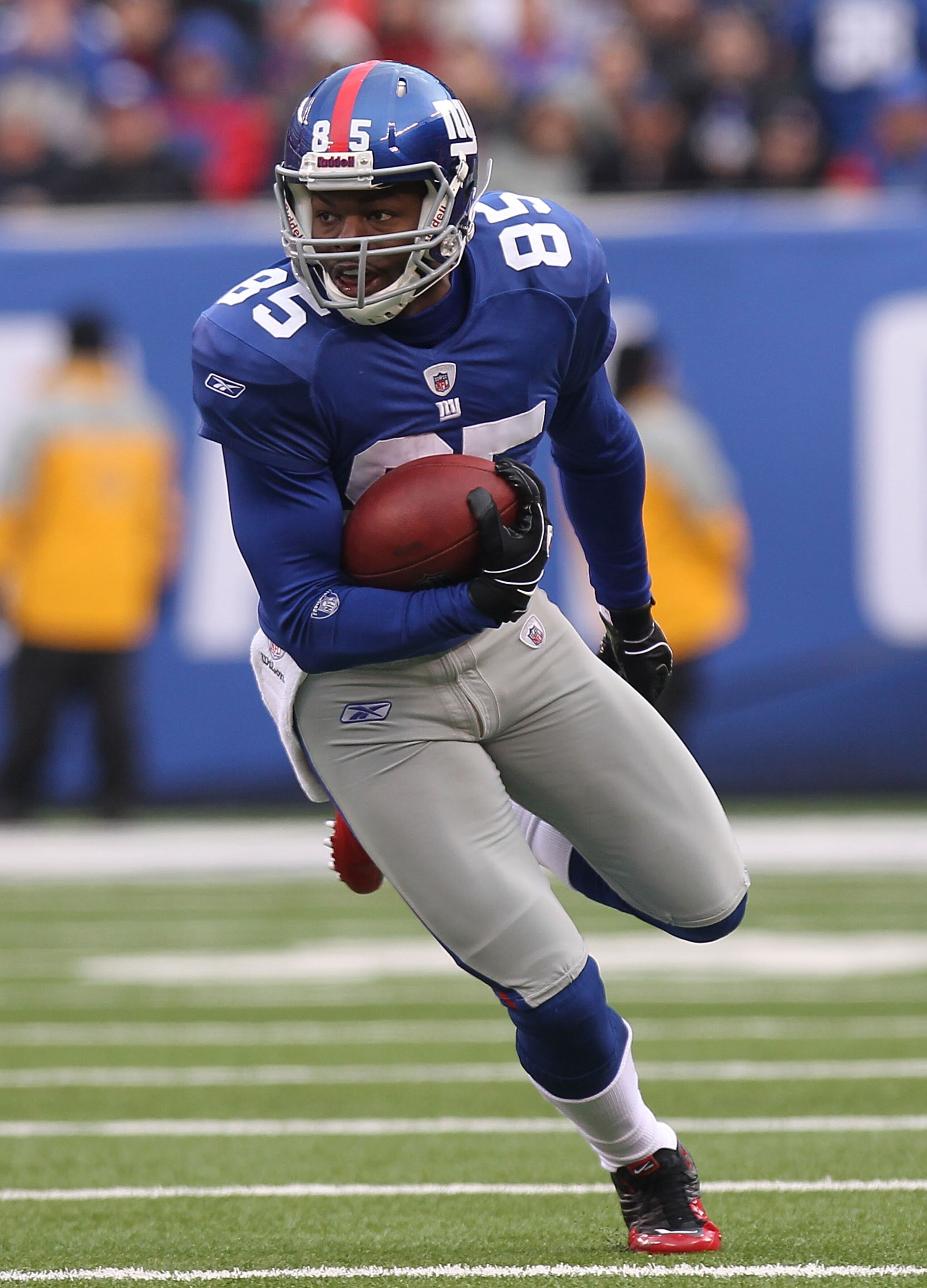 EAST RUTHERFORD, NJ - DECEMBER 19:  Derek Hagan #85 of the New York Giants against the Philadelphia Eagles at New Meadowlands Stadium on December 19, 2010 in East Rutherford, New Jersey.  (Photo by Nick Laham/Getty Images)