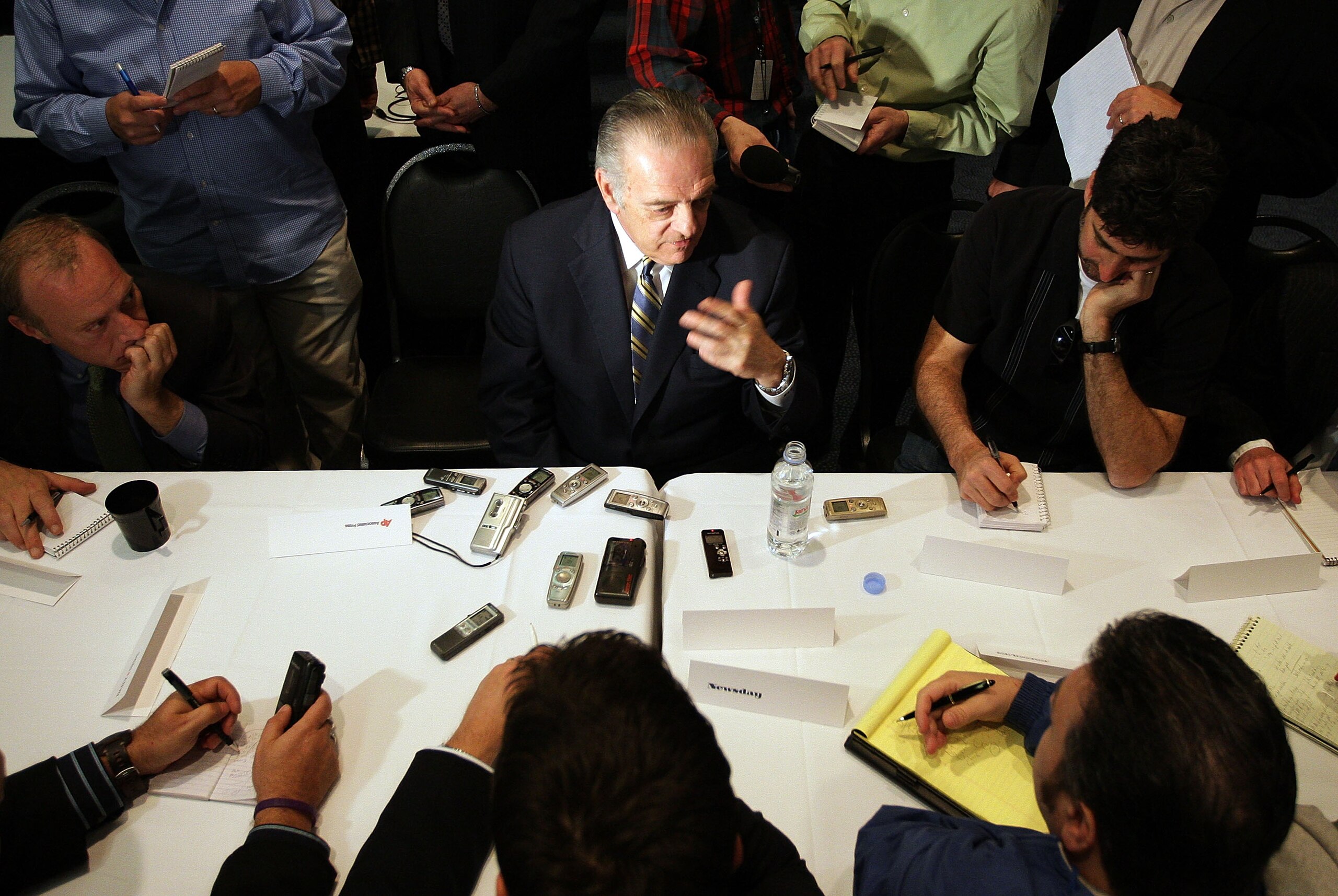NEW YORK - MAY 13:  Team President Donnie Walsh (C) speaks to the media during a press conference to introduce the Knicks new head coach Mike D'Antoni (not shown) on May 13, 2008 at Madison Square Garden in New York City. NOTE TO USER: User expressly ackn