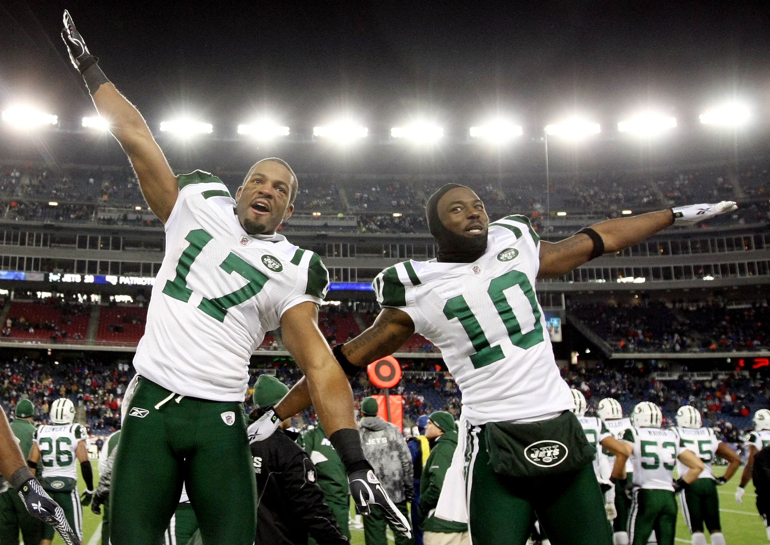 FOXBORO, MA - JANUARY 16: Braylon Edwards #17 and Santonio Holmes #10 of the New York Jets celebrate on their way to defeating the New England Patriots 28 to 21 victory over the New England Patriots during their 2011 AFC divisional playoff game at Gillet FOXBORO, MA - JANUARY 16: Braylon Edwards #17 and Santonio Holmes #10 of the New York Jets celebrate on their way to defeating the New England Patriots 28 to 21 victory over the New England Patriots during their 2011 AFC divisional playoff game at Gillet