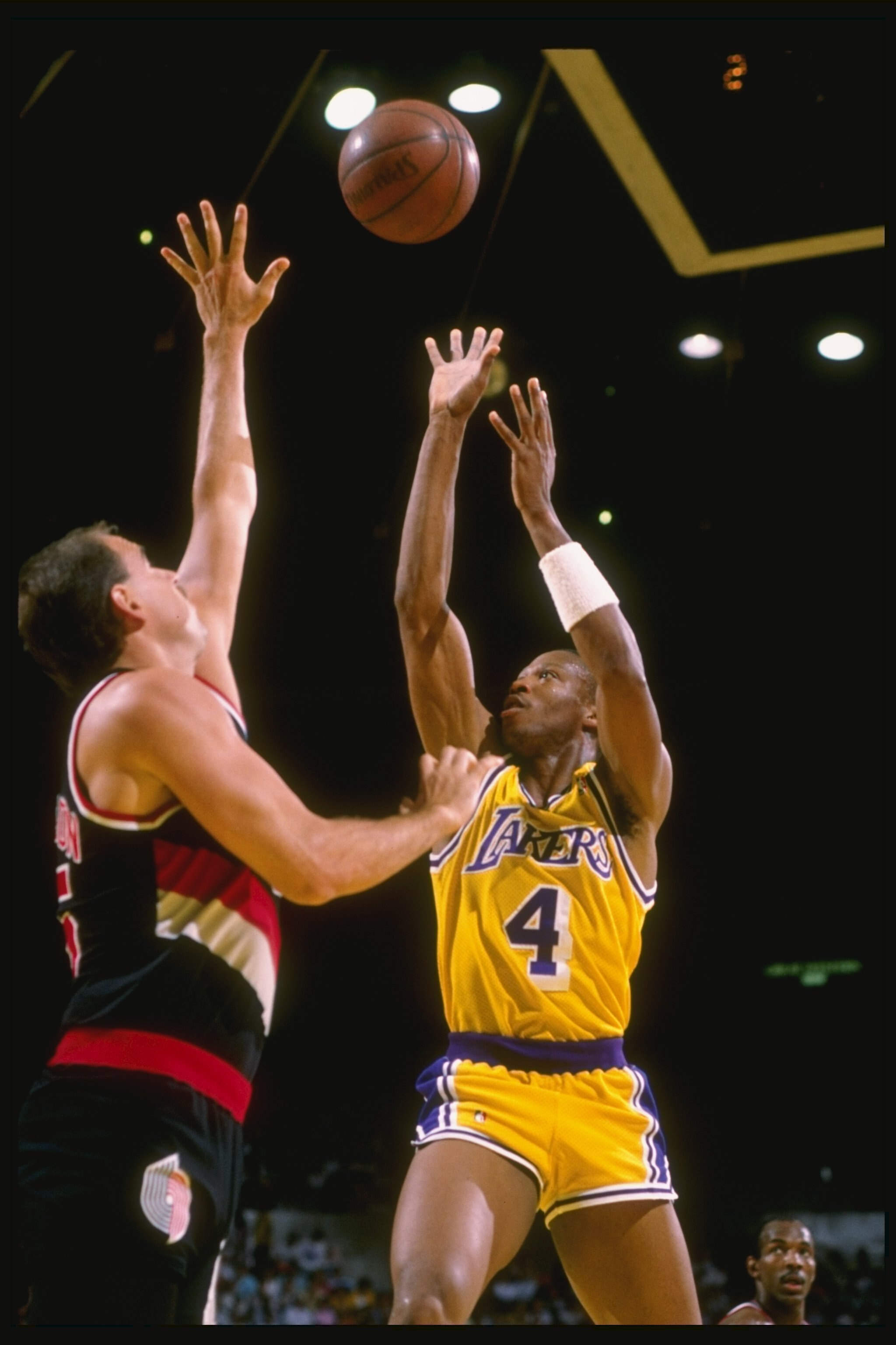 1989:  Guard Byron Scott of the Los Angeles Lakers shoots the ball during a game against the Portland Trailblazers at the Great Western Forum in Inglewood, California.   Mandatory Credit: Stephen Dunn  /Allsport
