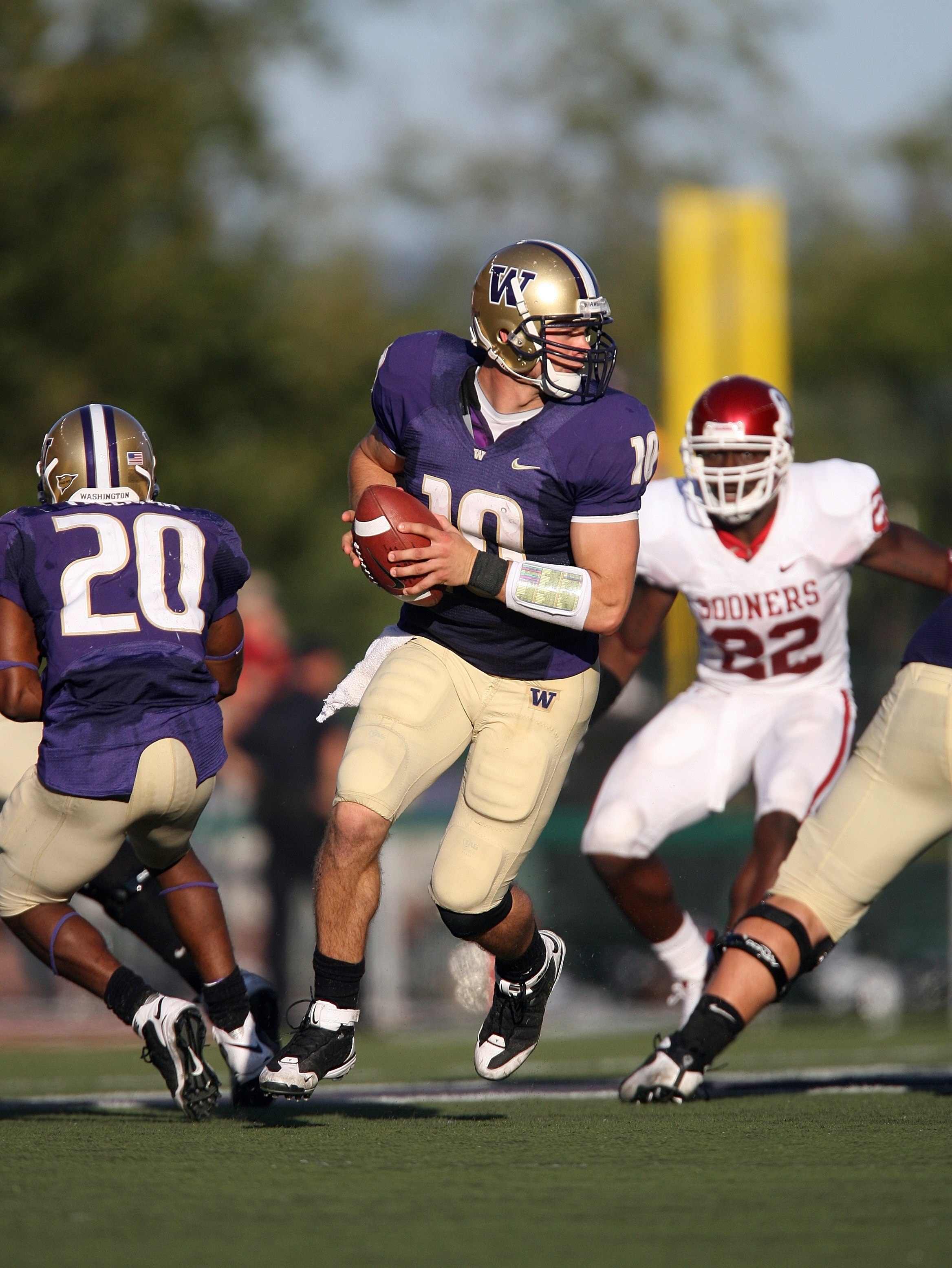 SEATTLE - SEPTEMBER 13:  Quarterback Jake Locker #10 of the Washington Huskies looks to make a play with the ball during the game against the Oklahoma Sooners on September 13, 2008 at Husky Stadium in Seattle, Washington. The Sooners defeated the Huskies