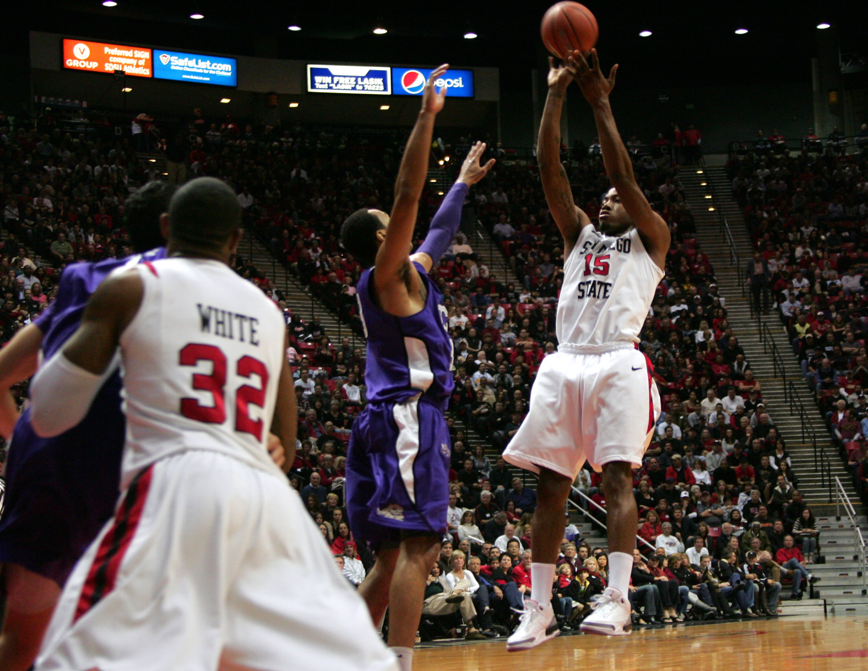 SAN DIEGO, CA - FEBRUARY 5: Kawhi Leonard #15 of San Diego State shoots the ball in the first half against TCU at Cox Arena in San Diego Saturday, February 5, 2011. SDSU beat TCU 60-53. (Photo by Kent Horner/Getty Images)