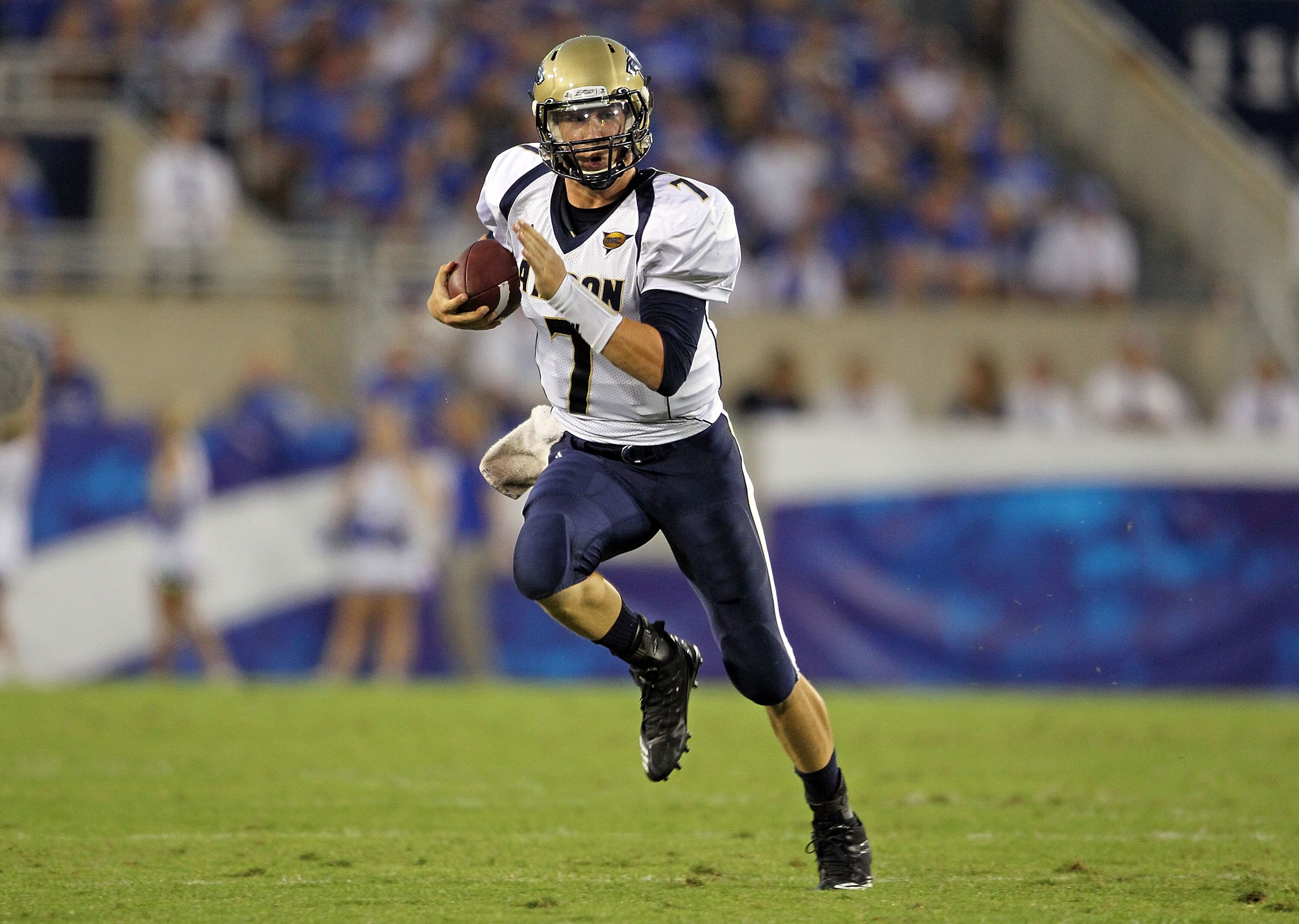 LEXINGTON, KY - SEPTEMBER 18:  Patrick Nicely #7 of the Akron Zips runs with the ball during the game against the Kentucky Wildcats at Commonwealth Stadium on September 18, 2010 in Lexington, Kentucky.  (Photo by Andy Lyons/Getty Images)