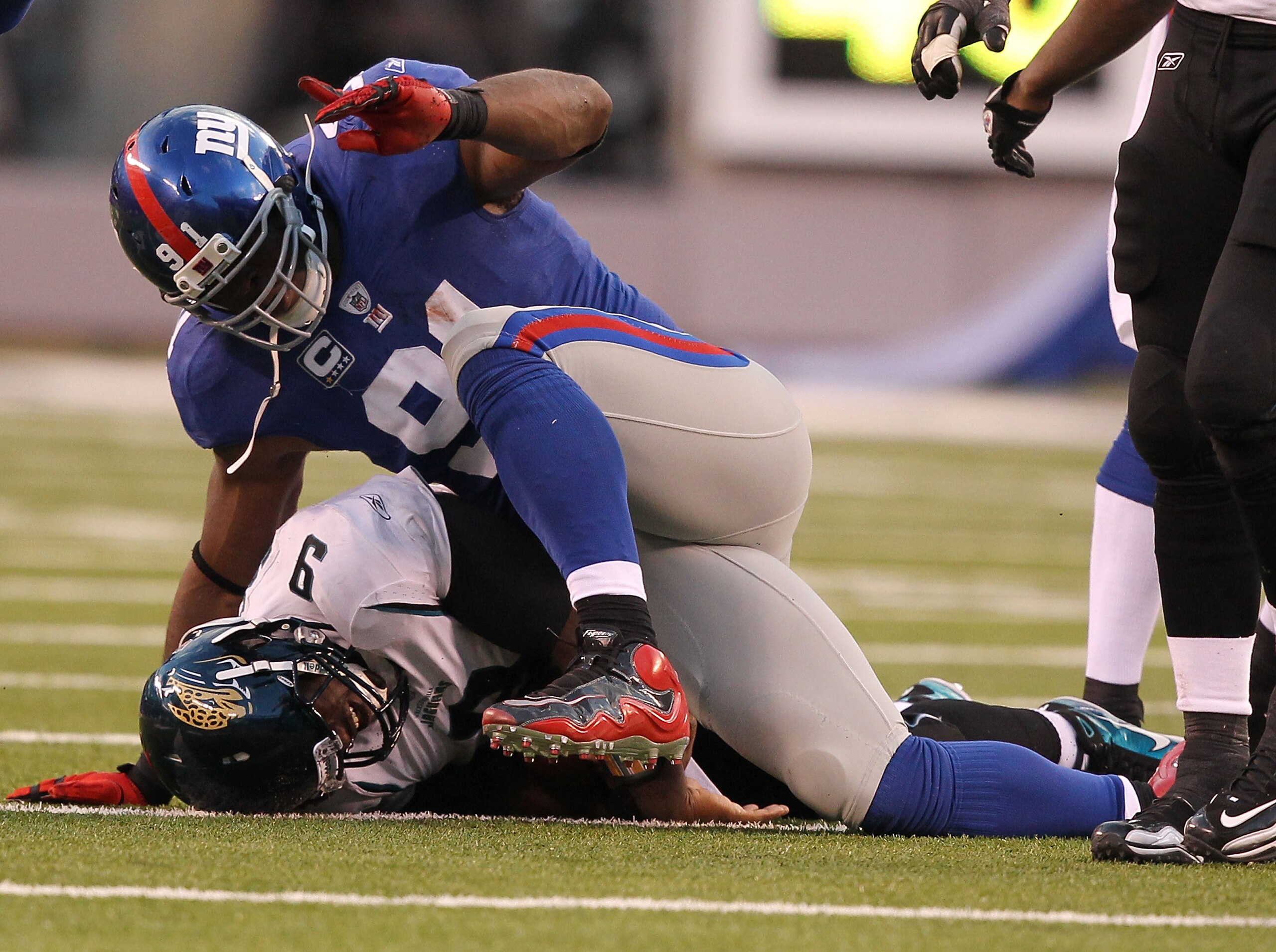 EAST RUTHERFORD, NJ - NOVEMBER 28:  Justin Tuck #91 of the New York Giants sacks David Garrard #9 of the Jacksonville Jaguars during their game on November 28, 2010 at The New Meadowlands Stadium in East Rutherford, New Jersey.  (Photo by Al Bello/Getty I