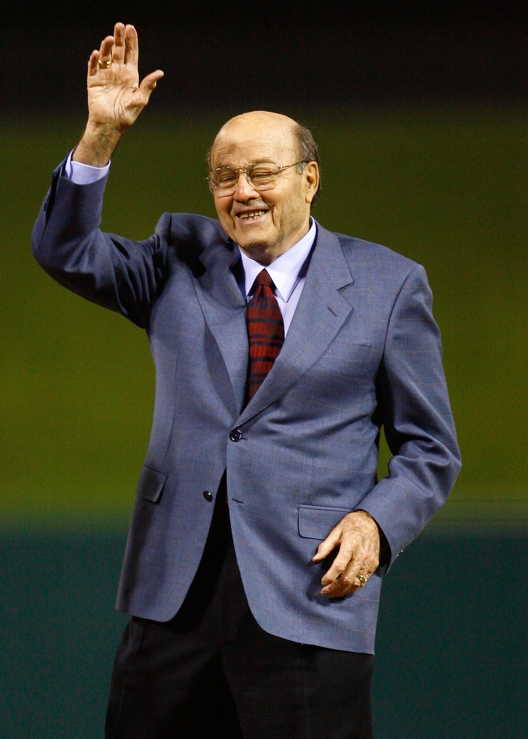 ST LOUIS - OCTOBER 24:  Joe Garagiola acknowledges the fans prior to the start of Game Three of the 2006 World Series against the Detroit Tigers against the St. Louis Cardinals at Busch Stadium on October 24, 2006 in St. Louis, Missouri.  (Photo by Jamie