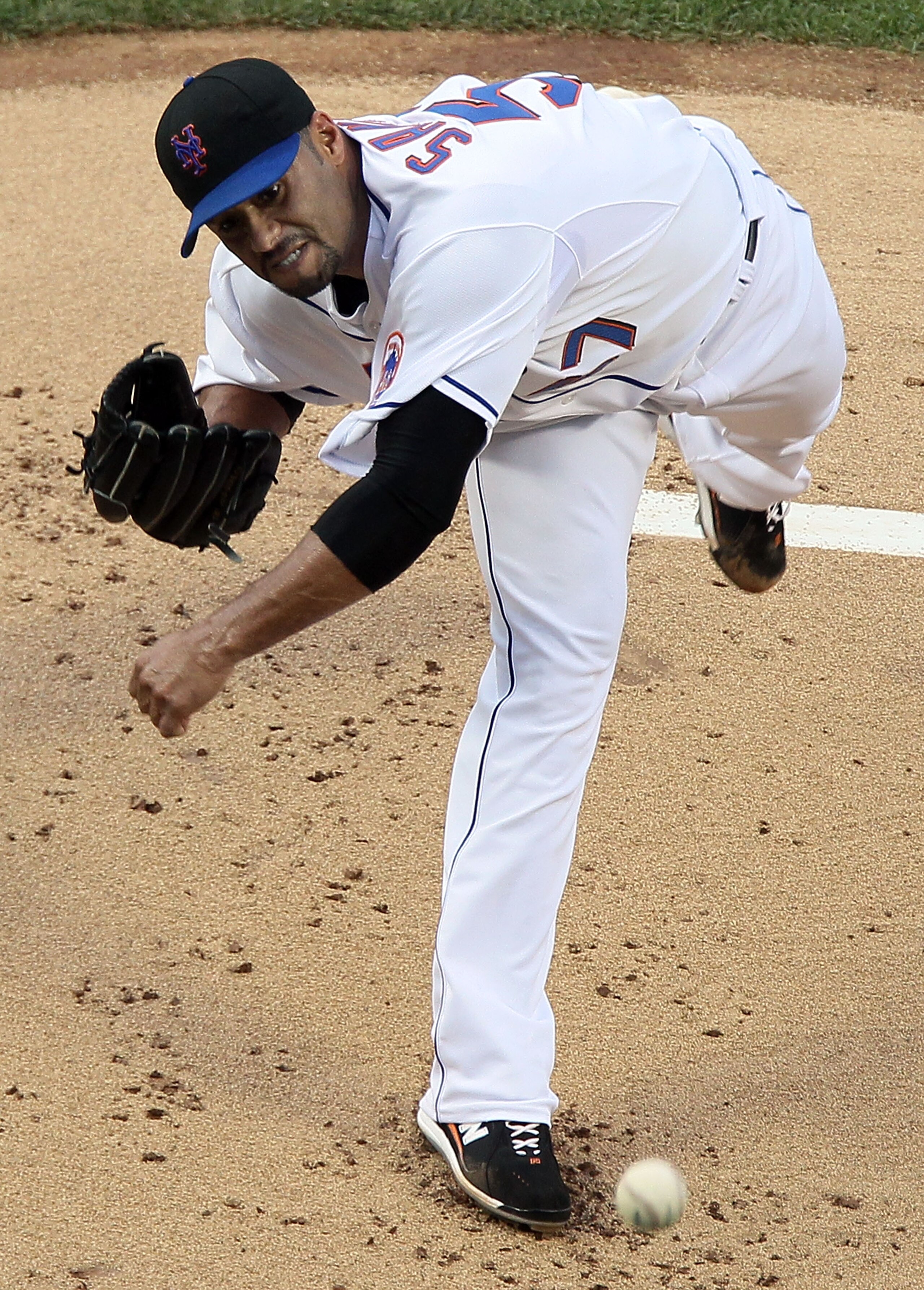 NEW YORK - JULY 06:  Johan Santana #57 of the New York Mets delivers a pitch against the Cincinnati Reds on July 6, 2010 at Citi Field in the Flushing neighborhood of the Queens borough of New York City.  (Photo by Jim McIsaac/Getty Images)