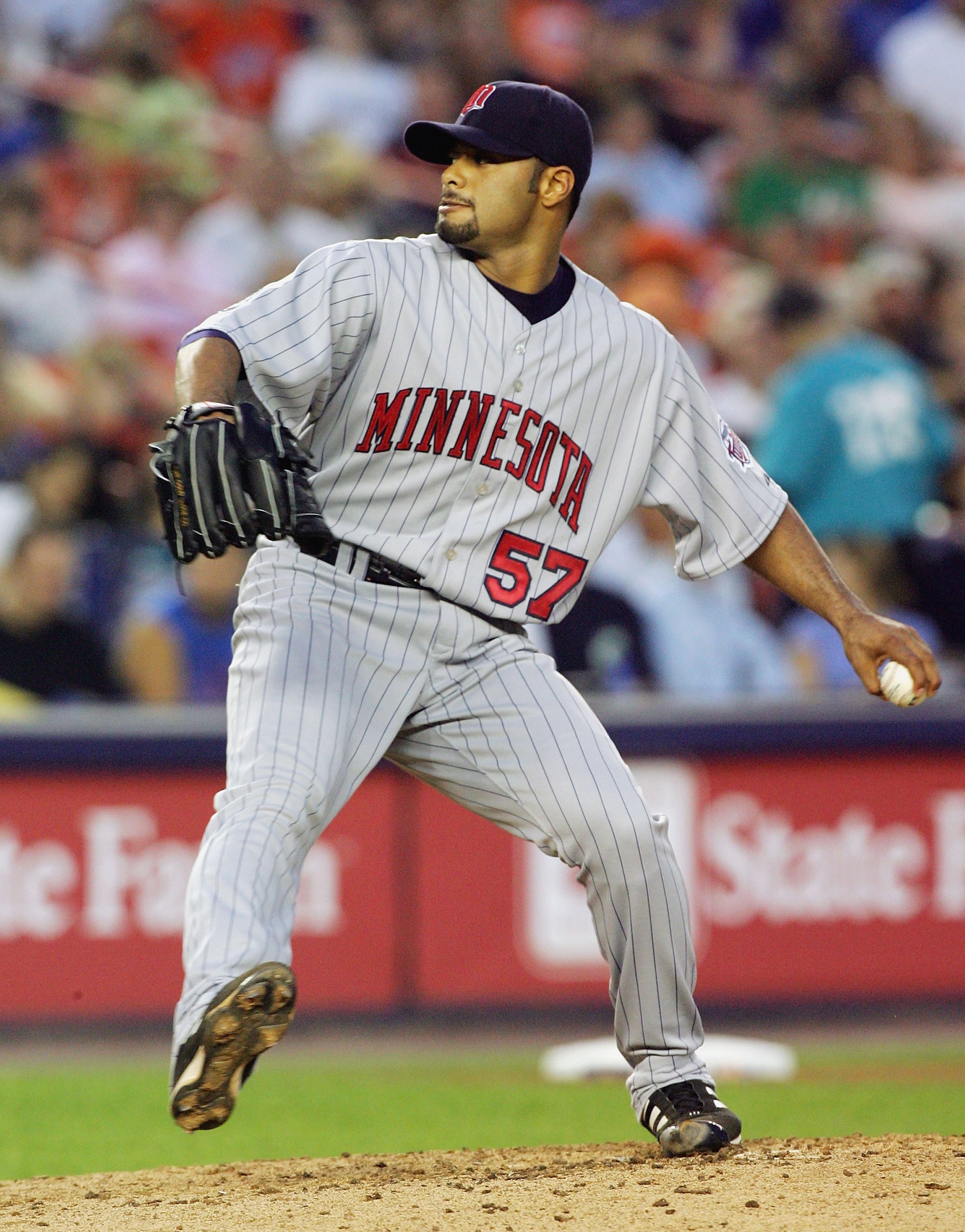 NEW YORK - JUNE 19:  Johan Santana #57 of the Minnesota Twins delivers a pitch against the New York Mets during their interleague game at Shea Stadium June 19, 2007 in the Flushing neighborhood of the Queens borough of New York City. (Photo by Jim McIsaac