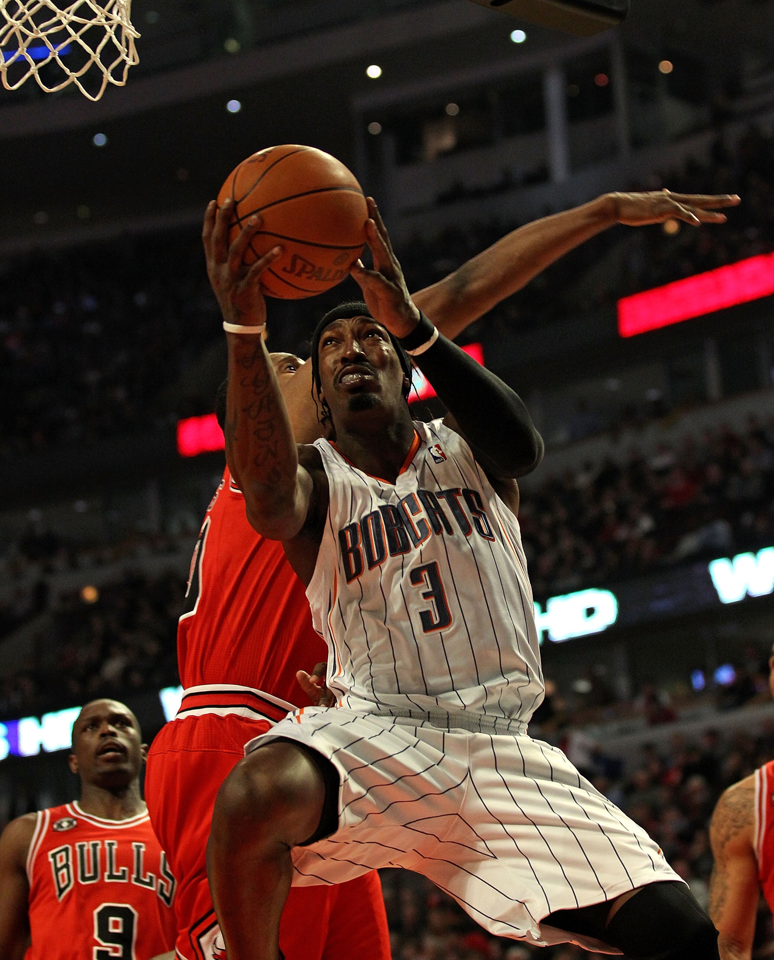 CHICAGO, IL - FEBRUARY 15: Gerald Wallace #3 of the Charlotte Bobcats goes up for a shot past Kurt Thomas #40 of the Chicago Bulls at the United Center on February 15, 2011 in Chicago, Illinois. NOTE TO USER: User expressly acknowledges and agrees that, b