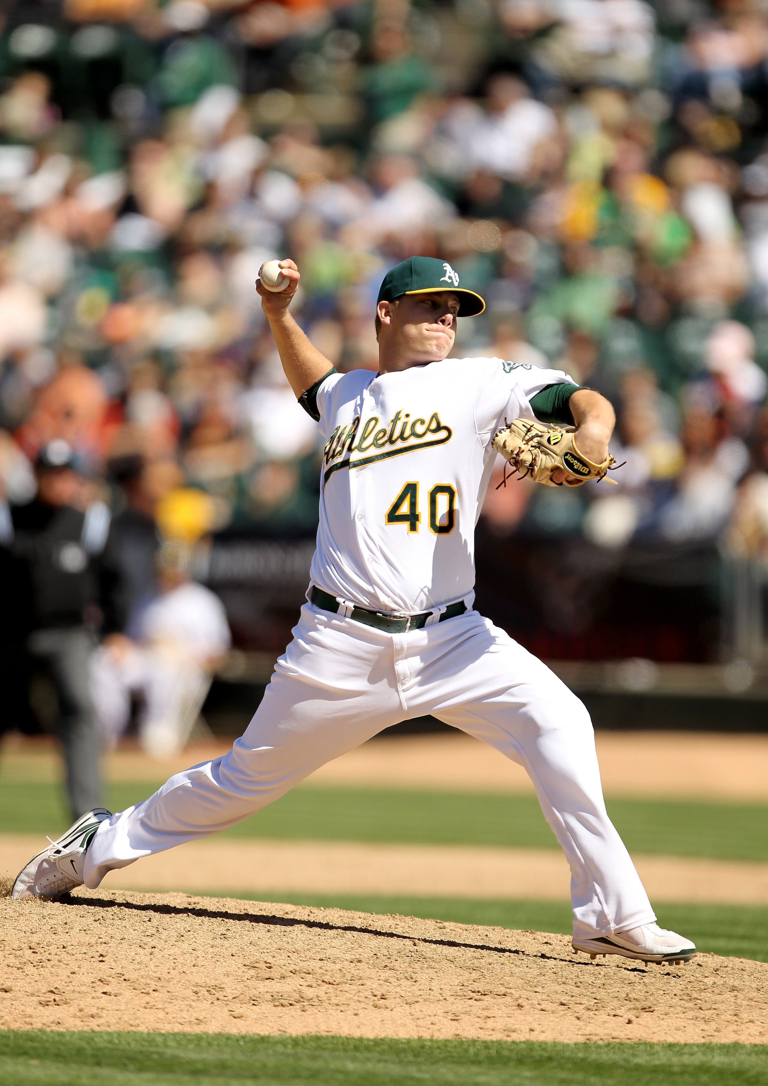 OAKLAND, CA - MAY 23:  Andrew Bailey #40 of the Oakland Athletics pitches against the San Francisco Giants at the Oakland-Alameda County Coliseum on May 23, 2010 in Oakland, California.  (Photo by Ezra Shaw/Getty Images)