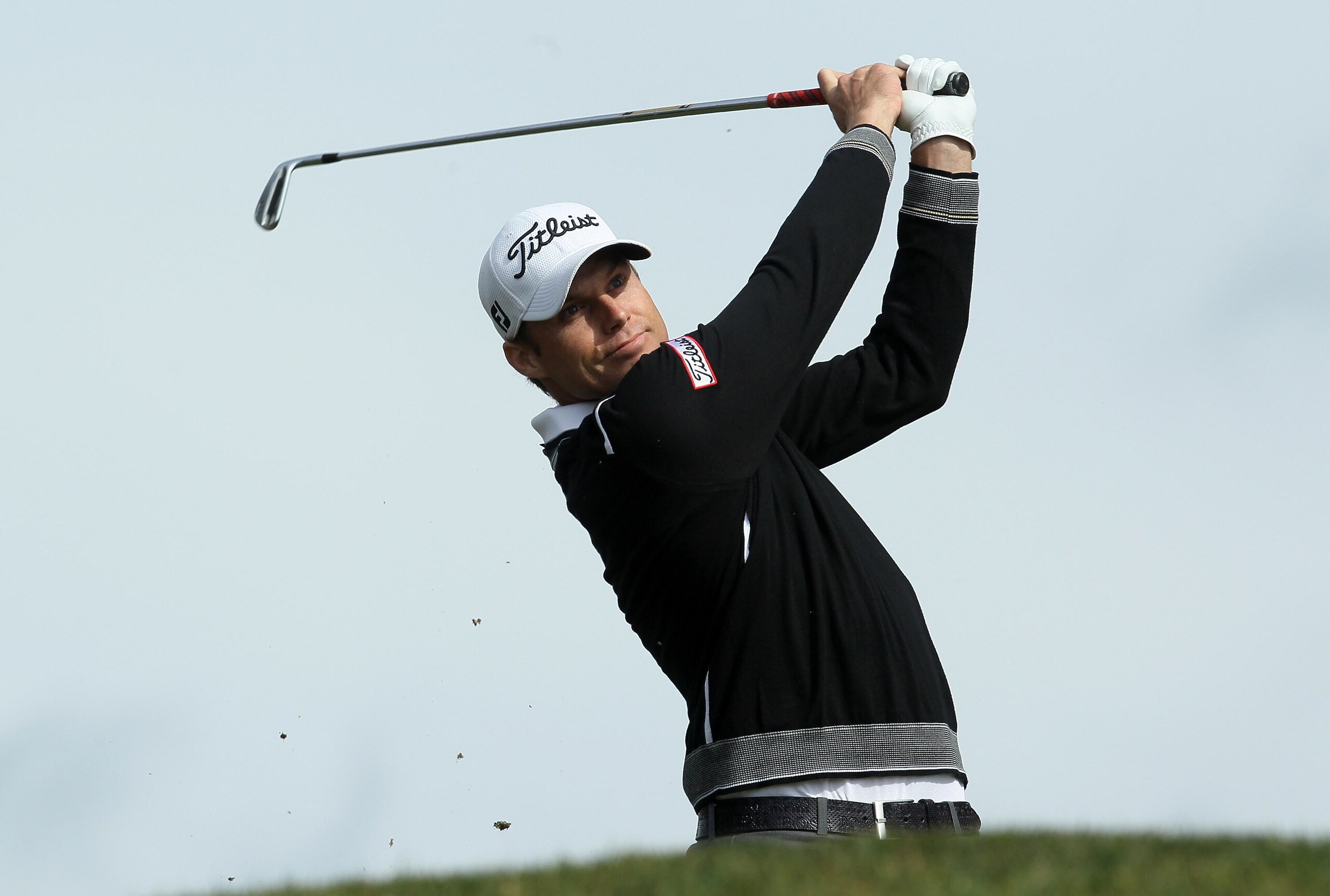 LA JOLLA, CA - JANUARY 30:  Nick Watney hits his tee shot on the third hole during the final round of the Farmers Insurance Open at Torrey Pines South Course on January 30, 2011 in La Jolla, California.  (Photo by Stephen Dunn/Getty Images)