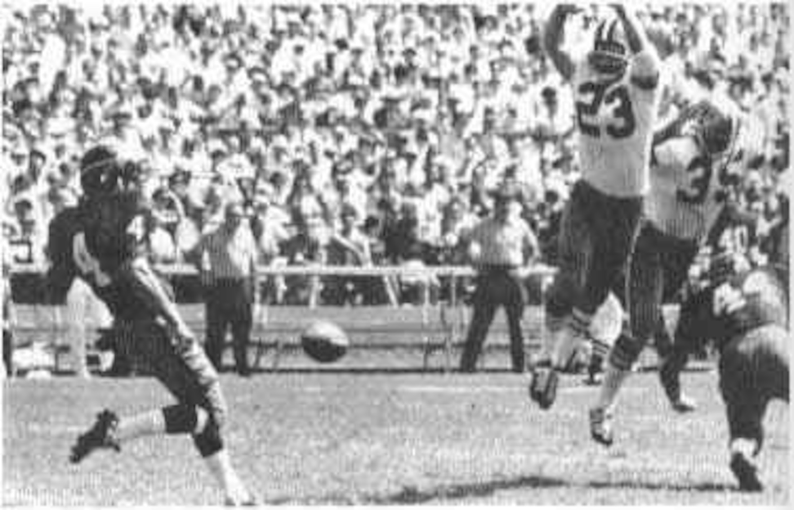 Whitsell (23) Tries To Block A Punt