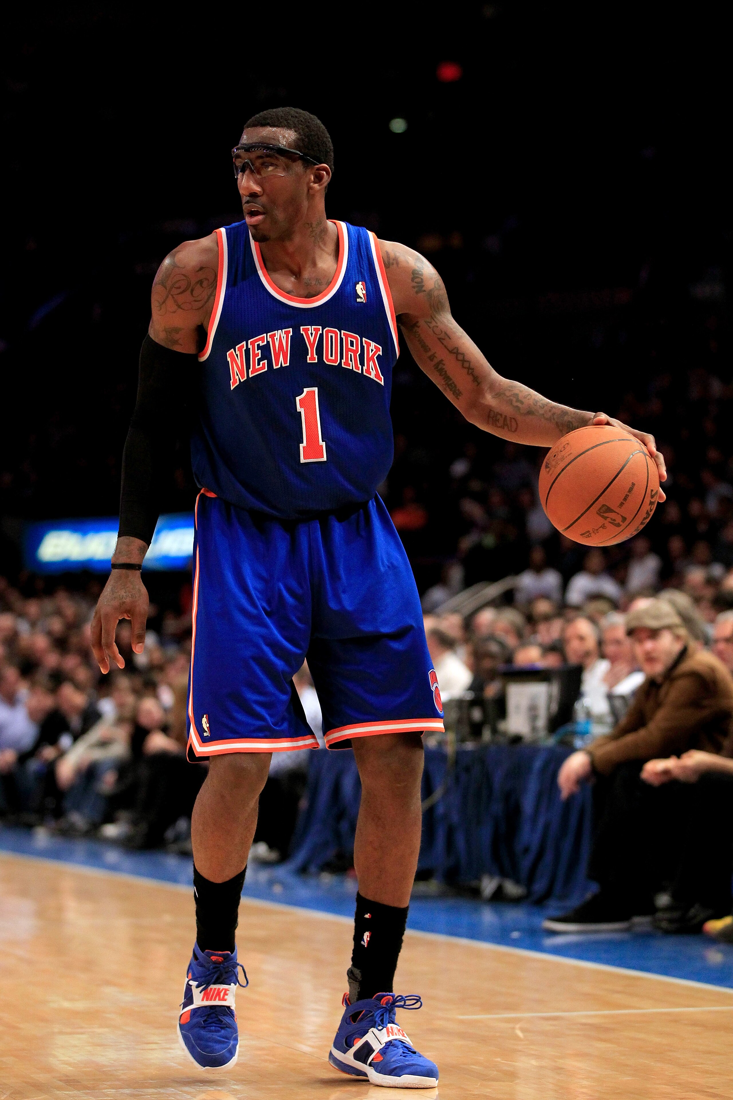 NEW YORK, NY - FEBRUARY 16:  Amar'e Stoudemire #1 of the New York Knicks dribbles the ball against the Atlanta Hawks at Madison Square Garden on February 16, 2011 in New York City. NOTE TO USER: User expressly acknowledges and agrees that, by downloading