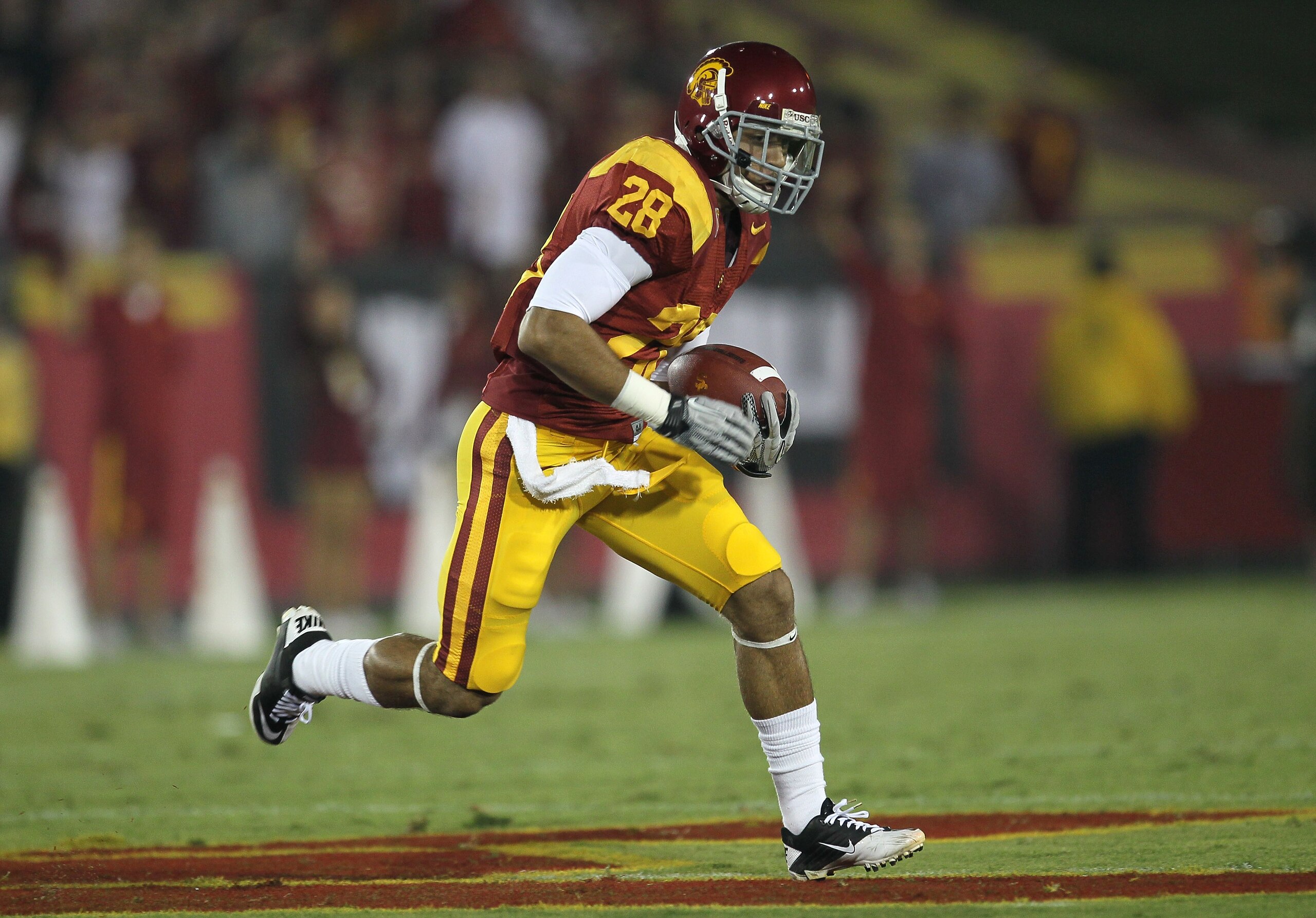 LOS ANGELES, CA - SEPTEMBER 11:  Running back Dillon Baxter #28 of the USC Trojans carries the ball against the Virginia Cavaliers at Los Angeles Memorial Coliseum on September 11, 2010 in Los Angeles, California. USC won 17-14.  (Photo by Stephen Dunn/Ge