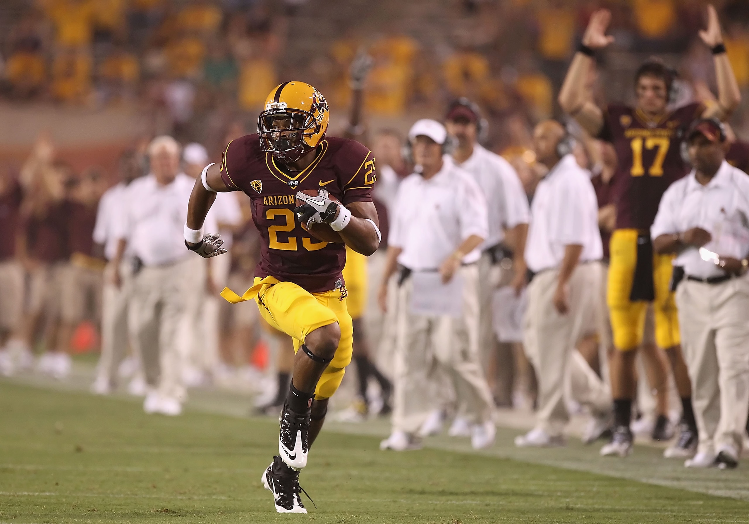 TEMPE, AZ - SEPTEMBER 04:  Runningback Deantre Lewis #25 of the Arizona State Sun Devils scores a 28 yard touchdown reception against the Portland State Vikings during the second quarter of the college football game at Sun Devil Stadium on September 4, 20