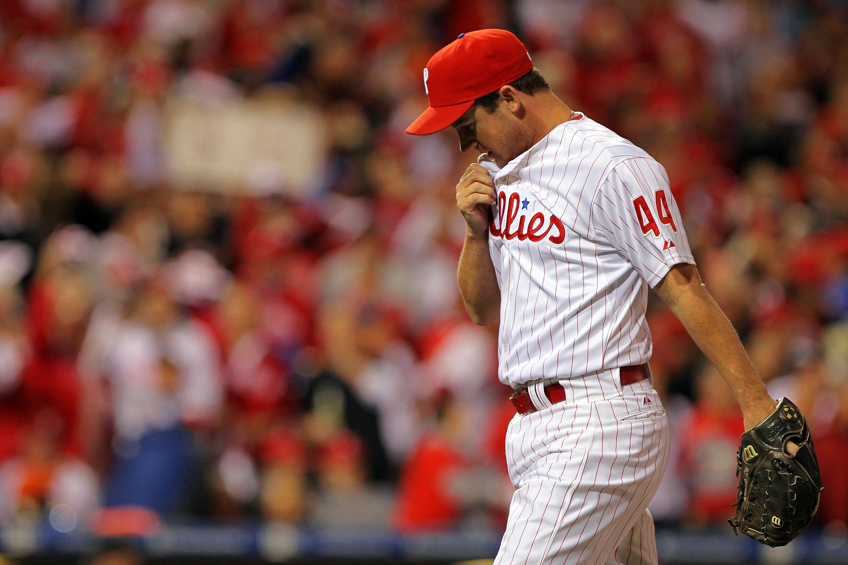 PHILADELPHIA - OCTOBER 23:  Roy Oswalt #44 of the Philadelphia Phillies wipes his face while playing against the San Francisco Giants in Game Six of the NLCS during the 2010 MLB Playoffs at Citizens Bank Park on October 23, 2010 in Philadelphia, Pennsylva