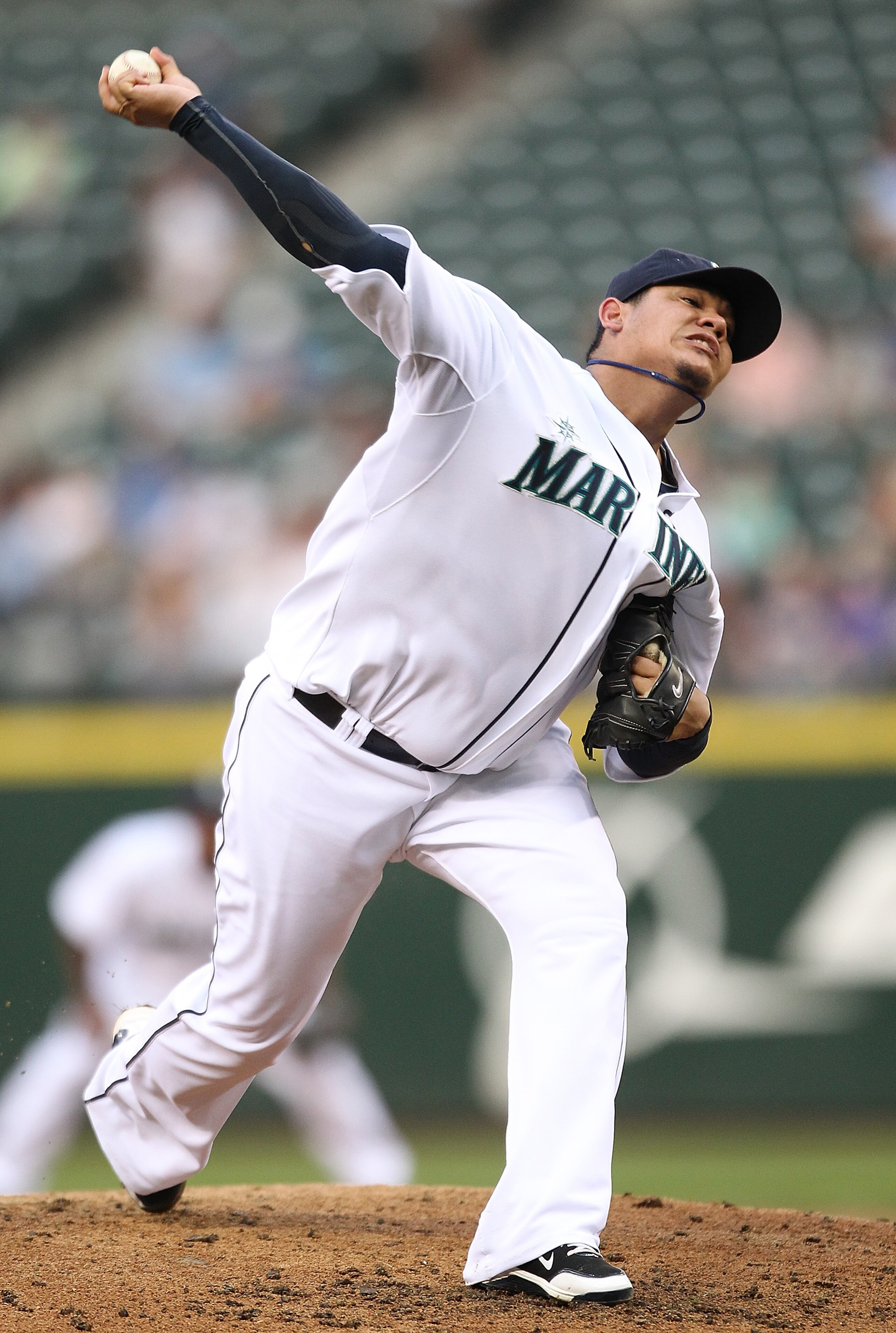 SEATTLE - AUGUST 05: Starting pitcher Felix Hernandez #34 of the Seattle Mariners pitches against the Texas Rangers at Safeco Field on August 5, 2010 in Seattle, Washington. (Photo by Otto Greule Jr/Getty Images) SEATTLE - AUGUST 05: Starting pitcher Felix Hernandez #34 of the Seattle Mariners pitches against the Texas Rangers at Safeco Field on August 5, 2010 in Seattle, Washington. (Photo by Otto Greule Jr/Getty Images)