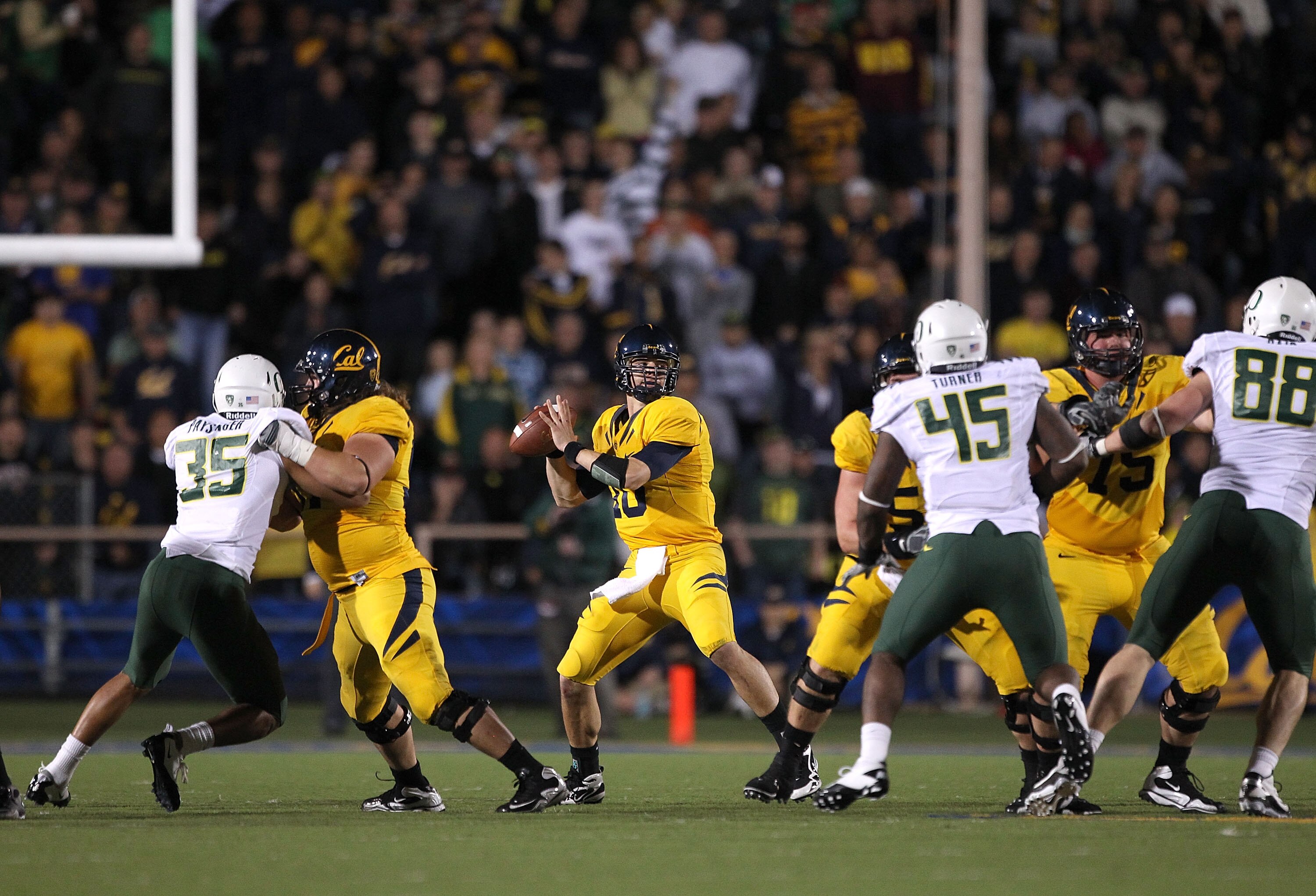 BERKELEY, CA - NOVEMBER 13:  Brock Mansion #10 of the California Golden Bears in action against the Oregon Ducks at California Memorial Stadium on November 13, 2010 in Berkeley, California.  (Photo by Ezra Shaw/Getty Images)