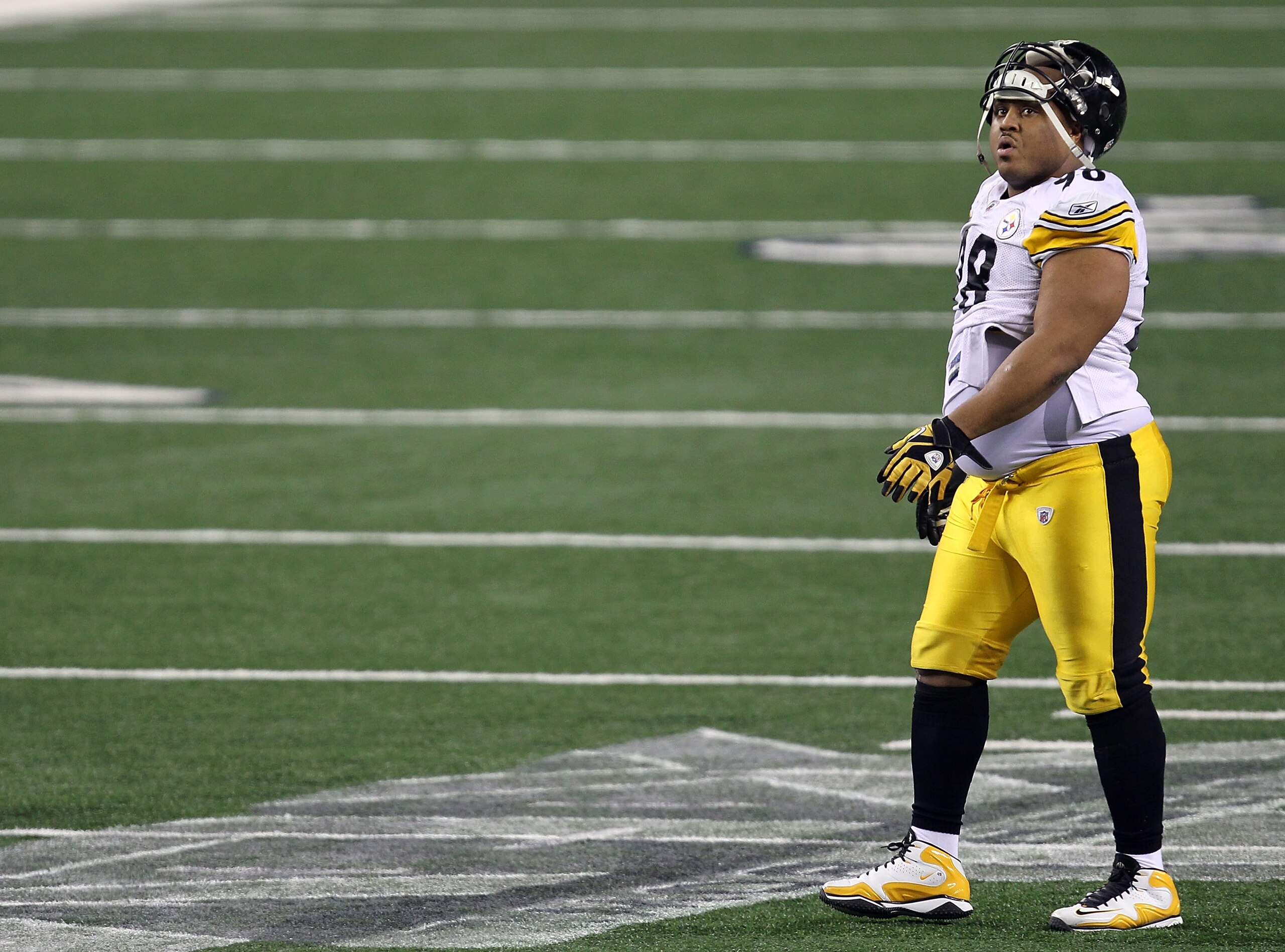 ARLINGTON, TX - FEBRUARY 06: Casey Hampton #98 of the Pittsburgh Steelers walks off the field after a play during the first half of Super Bowl XLV at Cowboys Stadium on February 6, 2011 in Arlington, Texas.  (Photo by Mike Ehrmann/Getty Images)