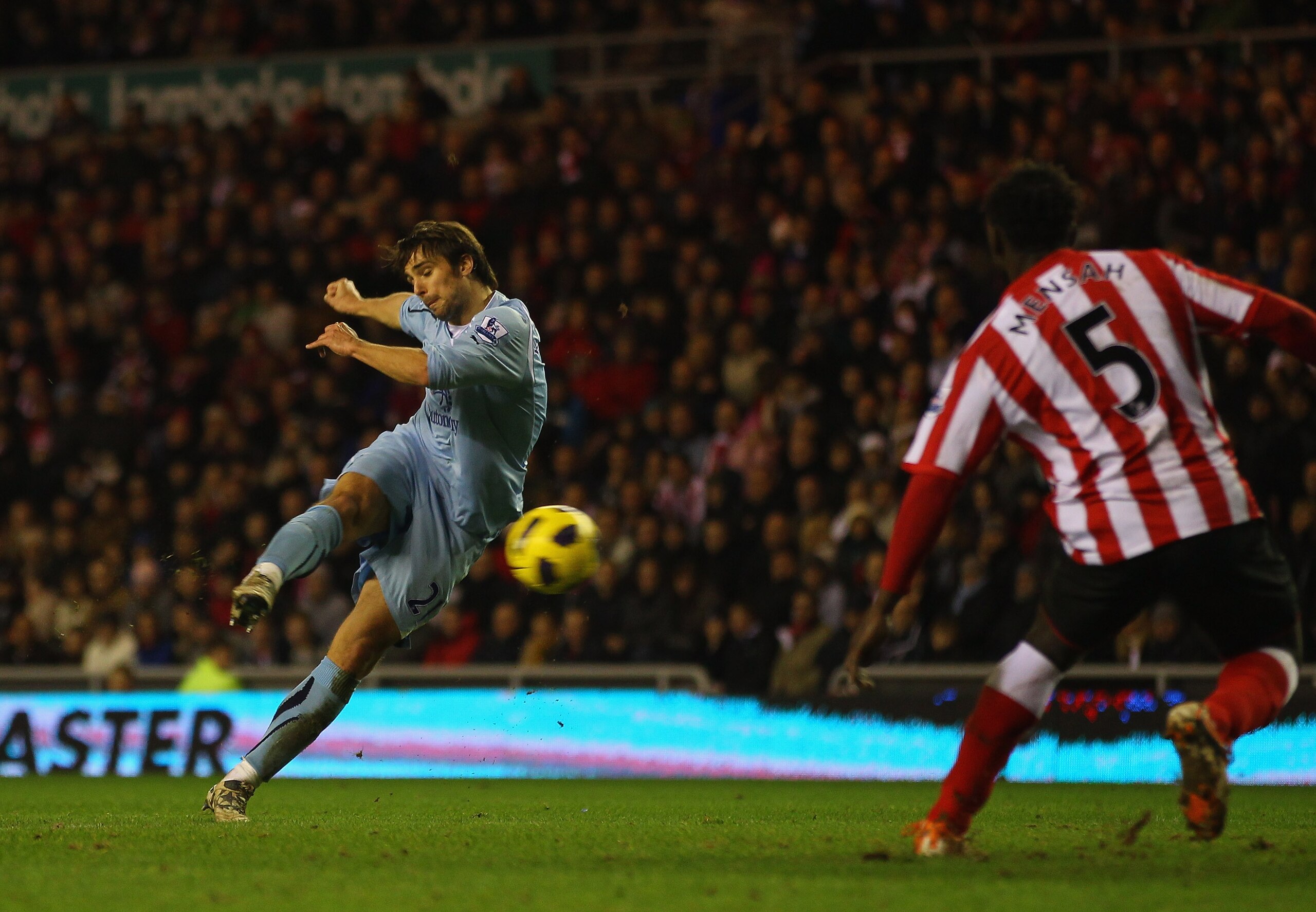 SUNDERLAND, ENGLAND - FEBRUARY 12:  Niko Kranjcar of Spurs scores his teams second goal during the Barclays Premier League match between Sunderland and Tottenham Hotspur at the Stadium of Light on February 12, 2011 in Sunderland, England.  (Photo by Julia