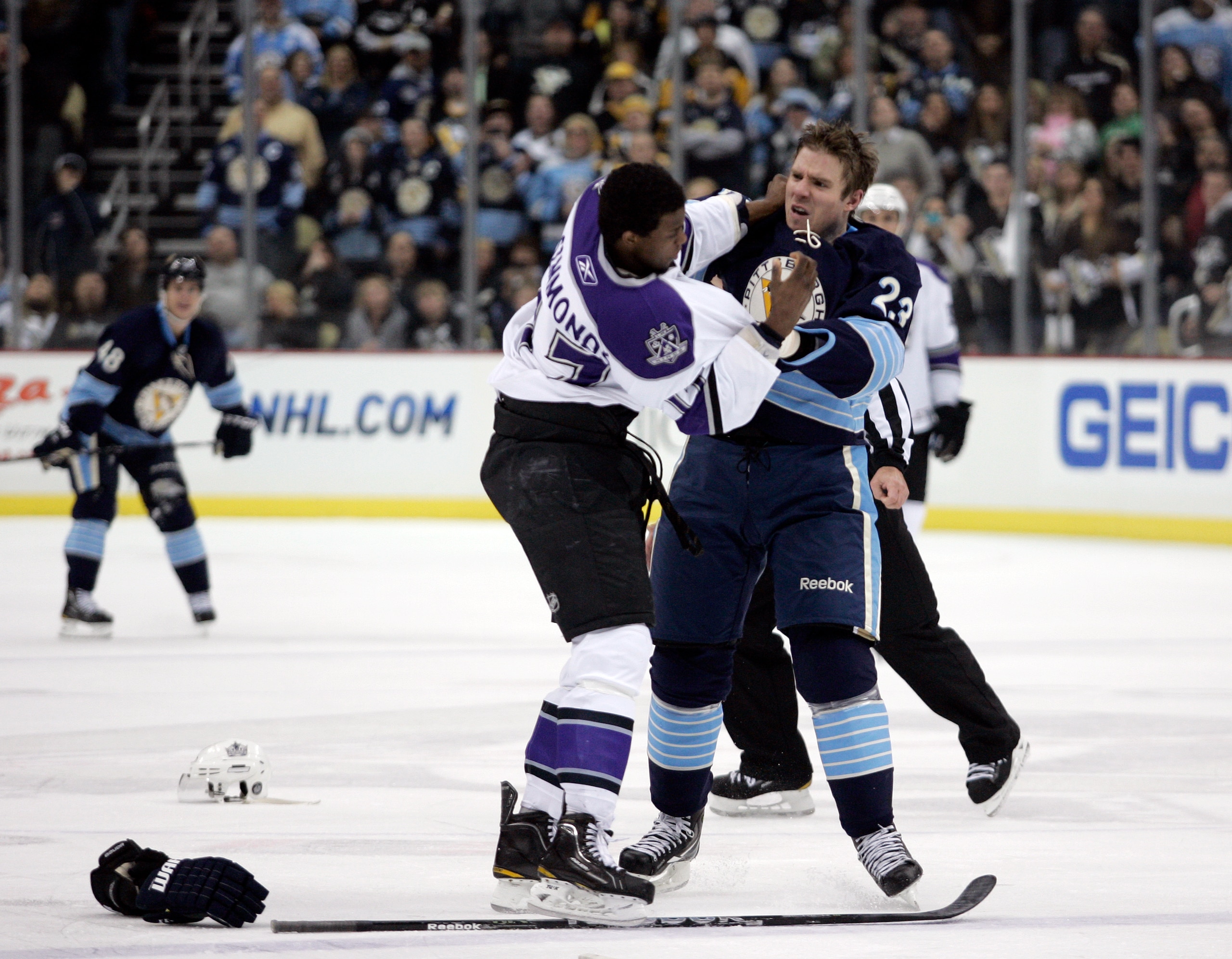 PITTSBURGH, PA - FEBRUARY 10:  Wayne Simmonds #17 of the Los Angeles Kings mixes it up with Ryan Craig #23 of the Pittsburgh Penguins at Consol Energy Center on February 10, 2011 in Pittsburgh, Pennsylvania.  (Photo by Justin K. Aller/Getty Images)