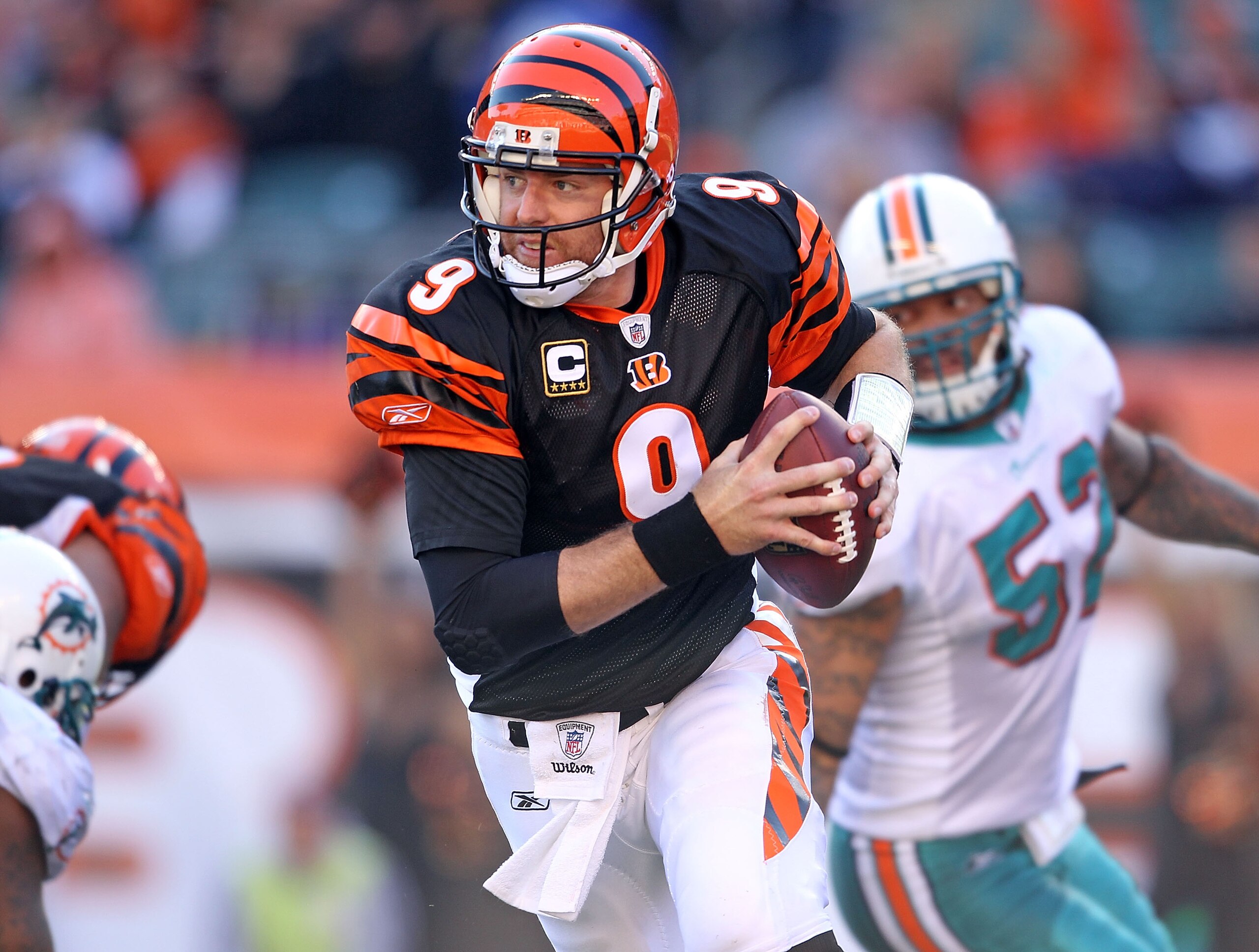 CINCINNATI - OCTOBER 31:  Carson Palmer #9 of  the Cincinnati Bengals runs with the ball during the NFL game against the Miami Dolphins at Paul Brown Stadium on October 31, 2010 in Cincinnati, Ohio.  (Photo by Andy Lyons/Getty Images)