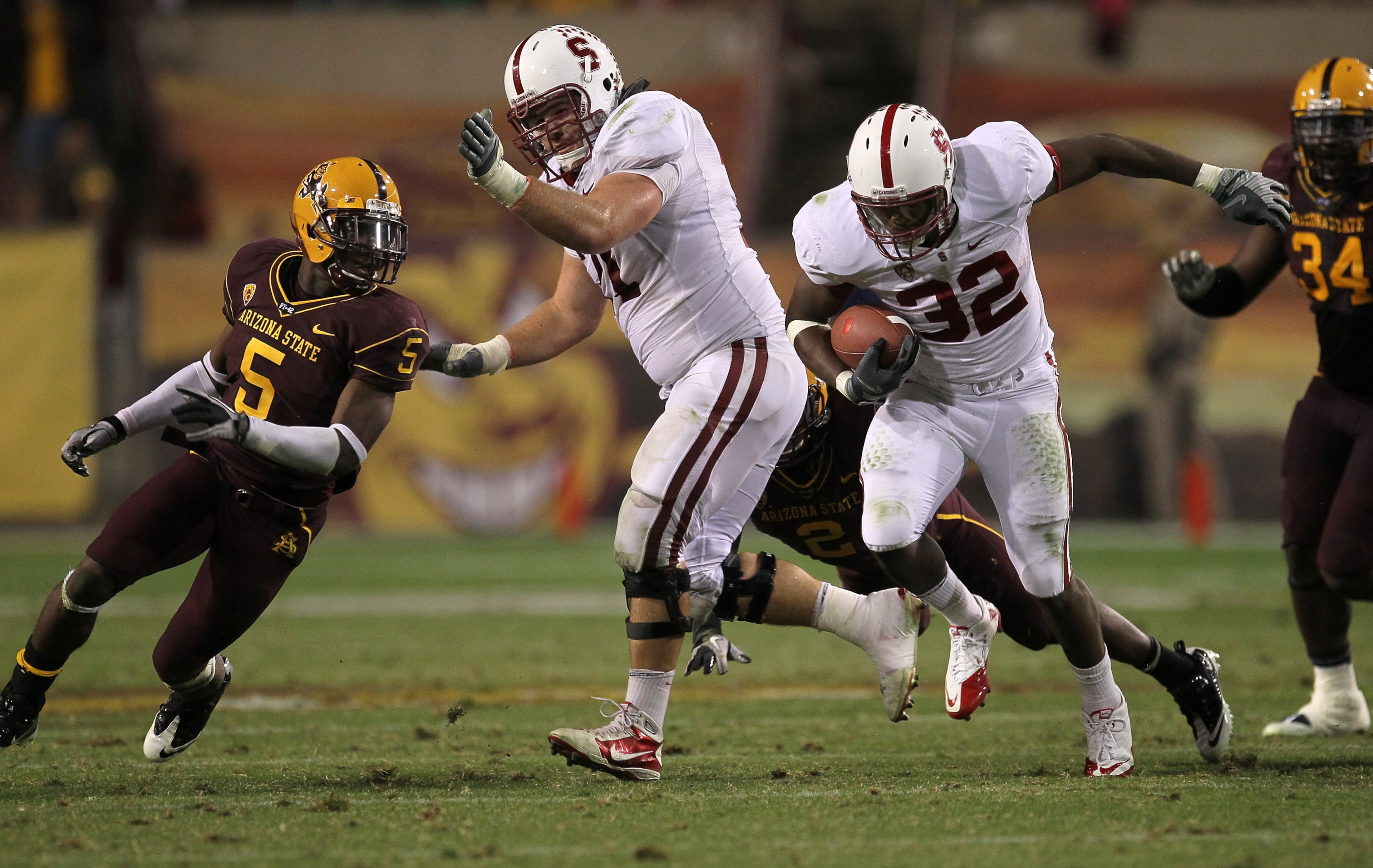 TEMPE, AZ - NOVEMBER 13:  Running back Anthony Wilkerson #32 of the Stanford Cardinal carries the ball as center Chase Beeler #71 blocks cornerback LeQuan Lewis #5 of the Arizona State Sun Devils  at Sun Devil Stadium on November 13, 2010 in Tempe, Arizon