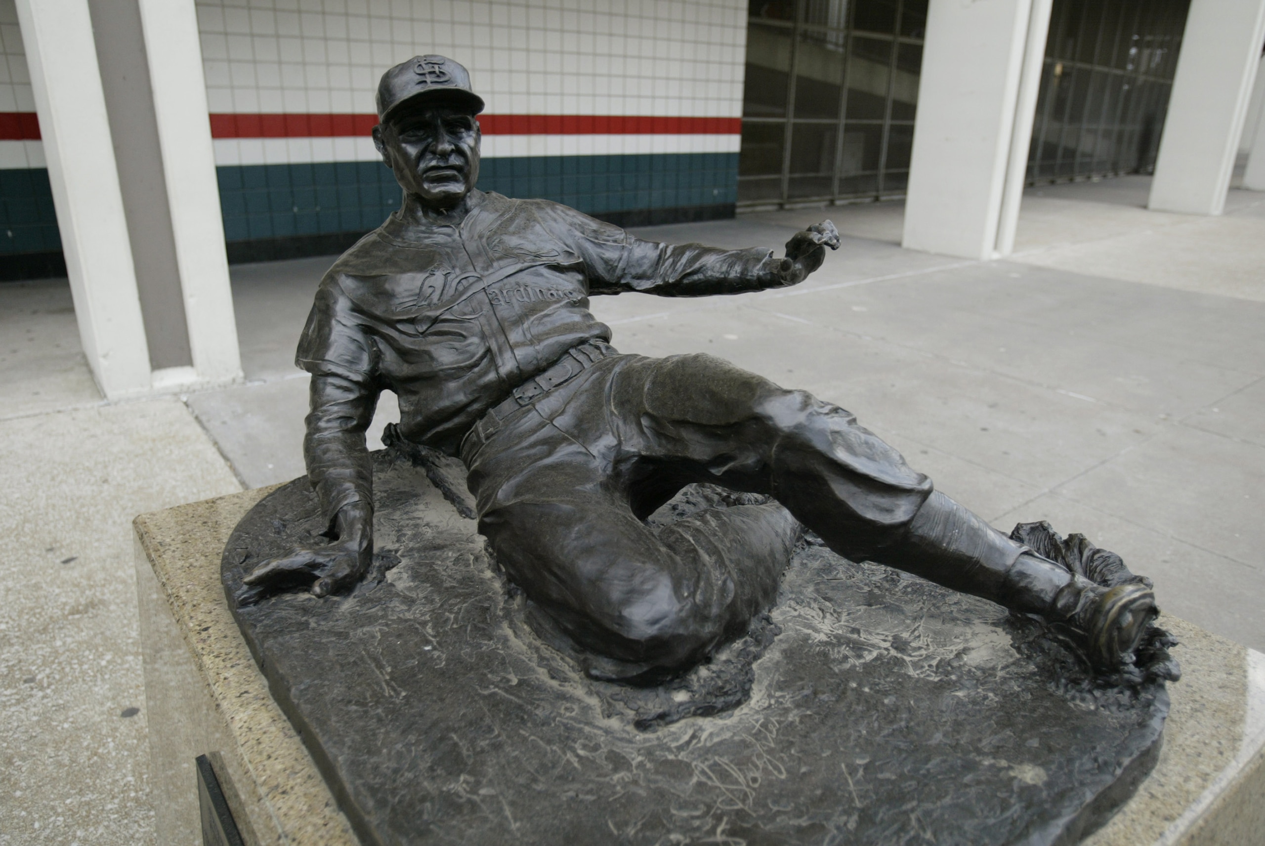 ST LOUIS - JULY 18: Statue of Enos Slaughter #9 of the St. Louis Cardinals is outside of Busch Stadium on July 18, 2004 in St. Louis, Missouri. (Photo by Dilip Vishwanat/Getty Images) ST LOUIS - JULY 18: Statue of Enos Slaughter #9 of the St. Louis Cardinals is outside of Busch Stadium on July 18, 2004 in St. Louis, Missouri. (Photo by Dilip Vishwanat/Getty Images)