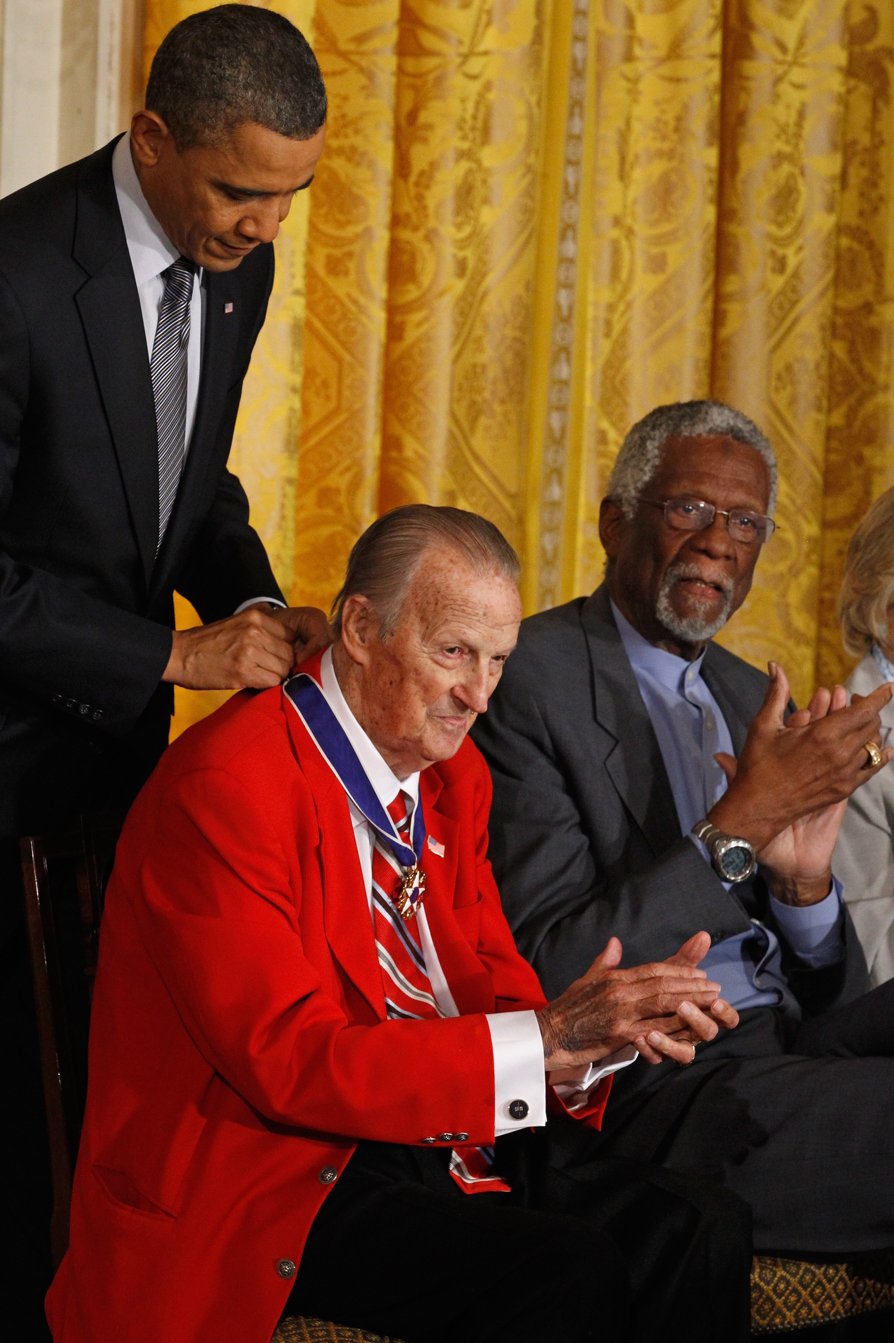 WASHINGTON, DC - FEBRUARY 15:  U.S. President Barack Obama (L) presents Baseball Hall of Fame member Stan Musial the 2010 Medal of Freedom as Basketball Hall of Fame member and human rights activist Bill Russell (R) applauds in the East Room of the White