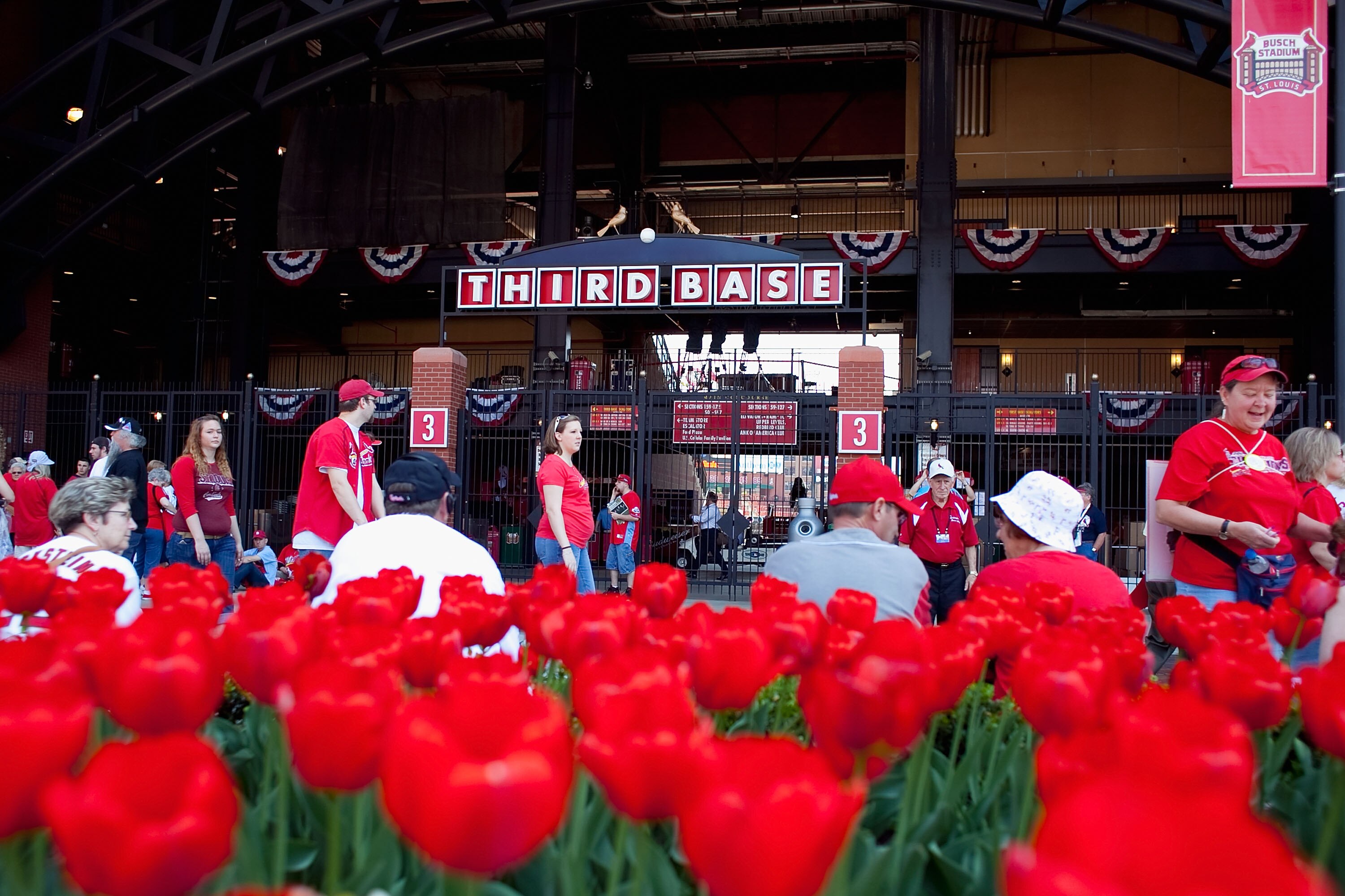 ST. LOUIS, MO - APRIL 12: Fans wait outside Busch Stadium prior to the St. Louis Cardinals playing against the Houston Astros in the home opener at Busch Stadium on April 12, 2010 in St. Louis, Missouri.  (Photo by Dilip Vishwanat/Getty Images)