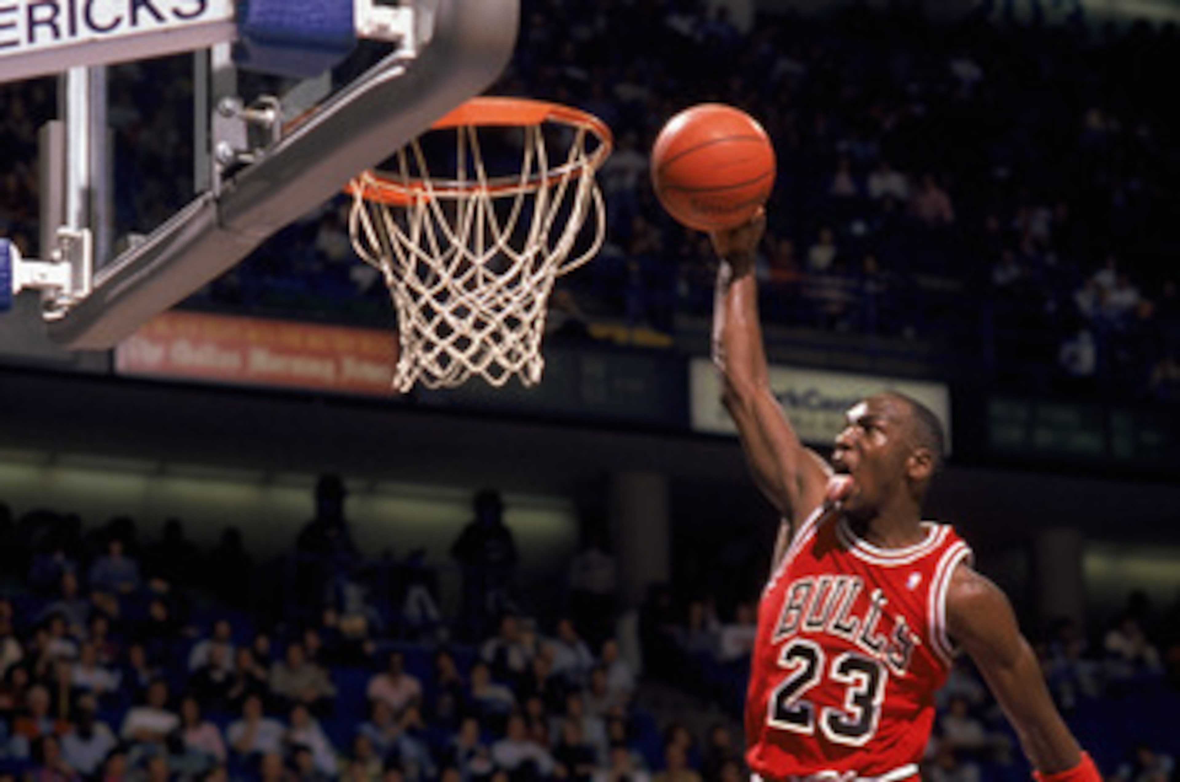 1990 -1991:  Michael Jordan #23 of the Chicago Bulls goes up for a dunk during an NBA game against the Dallas Mavericks at Reunion Arena in Dallas, Texas.  (Photo by Joe Patronite/Getty Images)