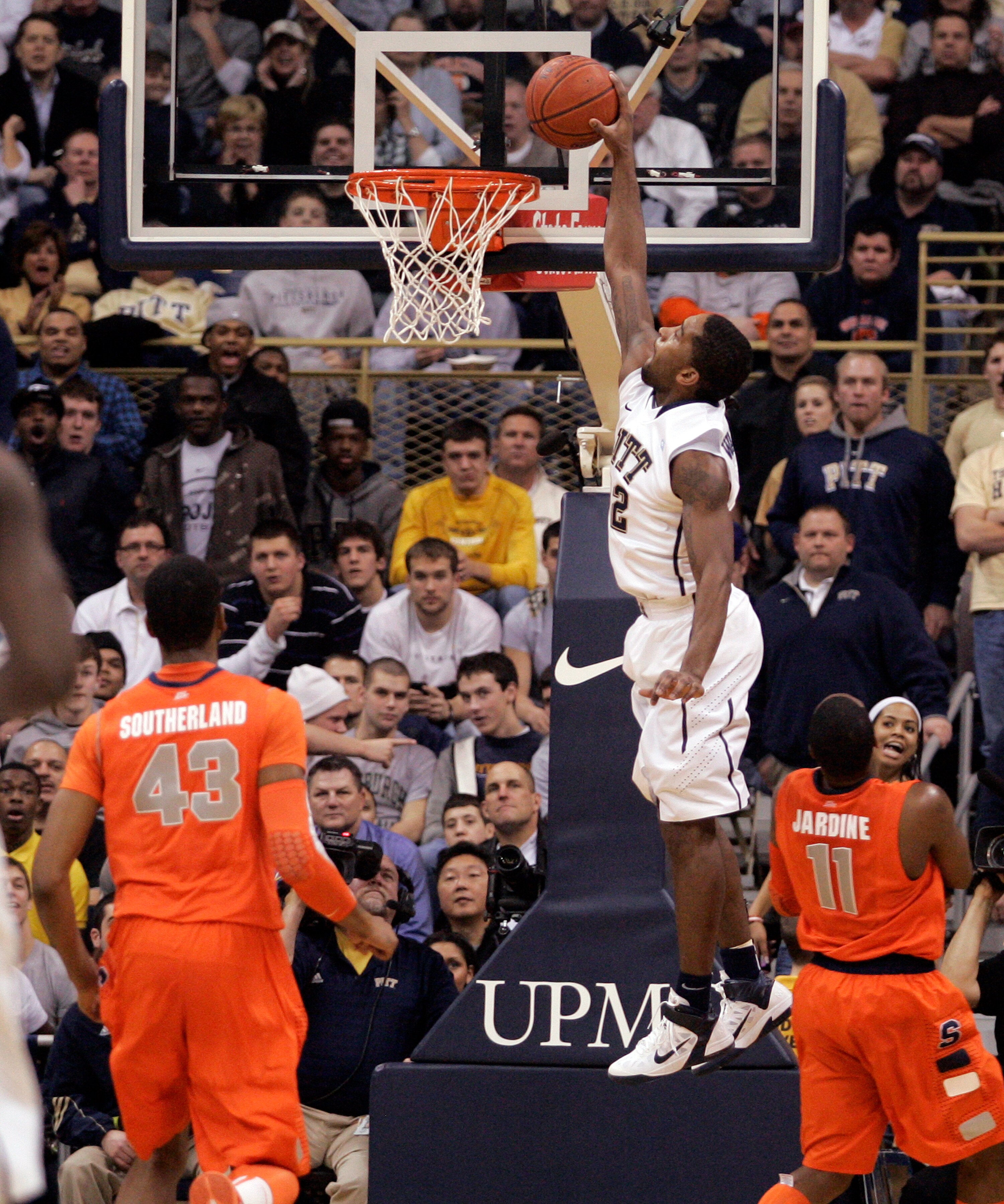 PITTSBURGH, PA - JANUARY 17:  Brad Wanamaker #22 of the Pittsburgh Panthers slam dunks against the Syracuse Orange at Petersen Events Center on January 17, 2011 in Pittsburgh, Pennsylvania.  (Photo by Justin K. Aller/Getty Images)