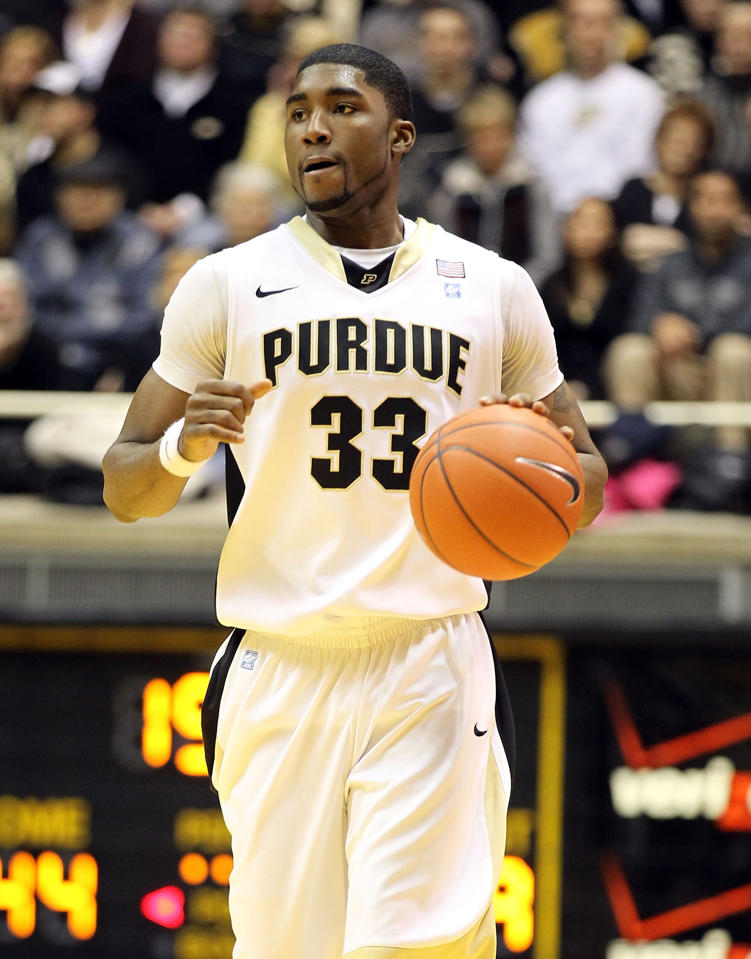 WEST LAFAYETTE, IN - JANUARY 09: E' Twaun Moore #33 of the Purdue Boilermakers brings the ball up court against the Iowa Hawkeyes during the Big Ten Conference game at Mackey Arena on January 9, 2011 in West Lafayette, Indiana. Purdue won 75-52. (Photo WEST LAFAYETTE, IN - JANUARY 09: E' Twaun Moore #33 of the Purdue Boilermakers brings the ball up court against the Iowa Hawkeyes during the Big Ten Conference game at Mackey Arena on January 9, 2011 in West Lafayette, Indiana. Purdue won 75-52. (Photo