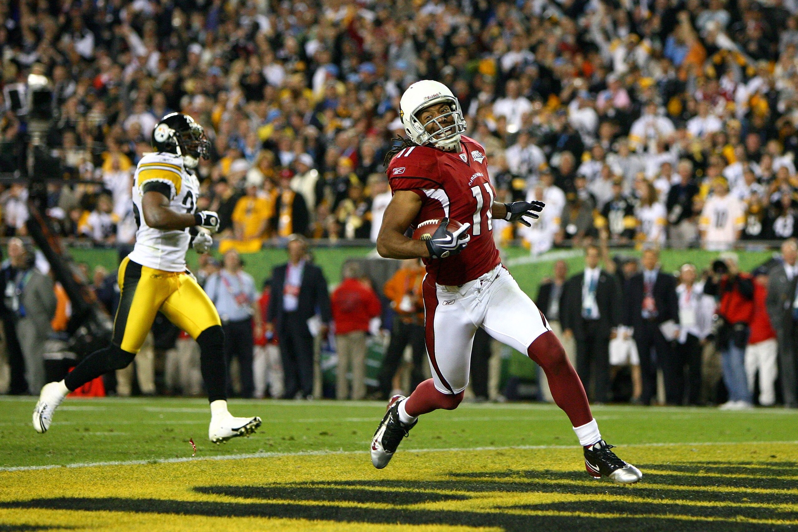 TAMPA, FL - FEBRUARY 01: Larry Fitzgerald #11 of the Arizona Cardinals celebrates after scoring on a 64-yard touchdown reception in the fourth quarter against the Pittsburgh Steelers during Super Bowl XLIII on February 1, 2009 at Raymond James Stadium in TAMPA, FL - FEBRUARY 01: Larry Fitzgerald #11 of the Arizona Cardinals celebrates after scoring on a 64-yard touchdown reception in the fourth quarter against the Pittsburgh Steelers during Super Bowl XLIII on February 1, 2009 at Raymond James Stadium in