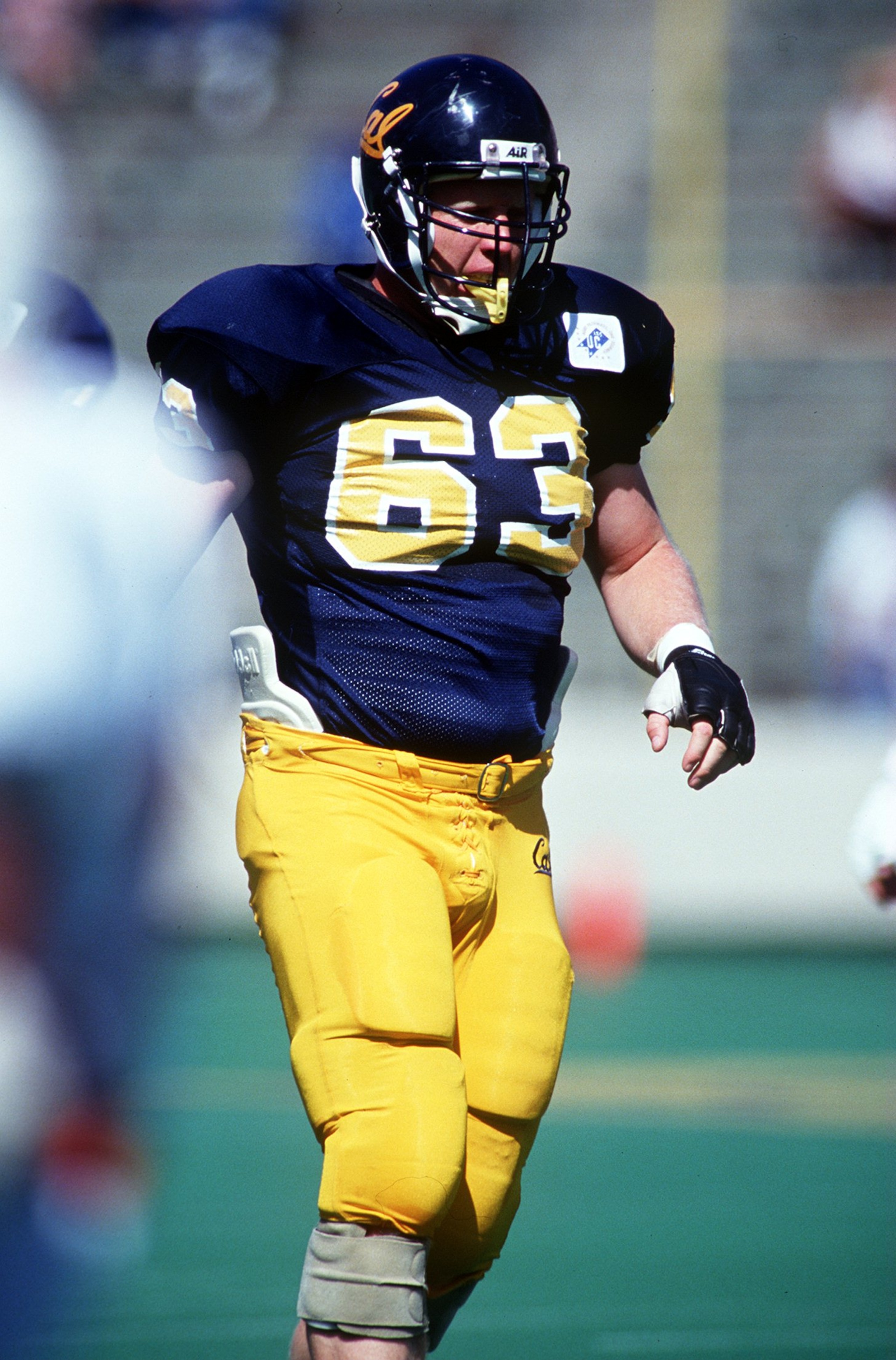 3 Oct 1992: CAL CENTER ERIC MAHLUM DURING THE GOLDEN BEARS 42-0 ROMP OVER THE OREGON STATE BEAVERS.