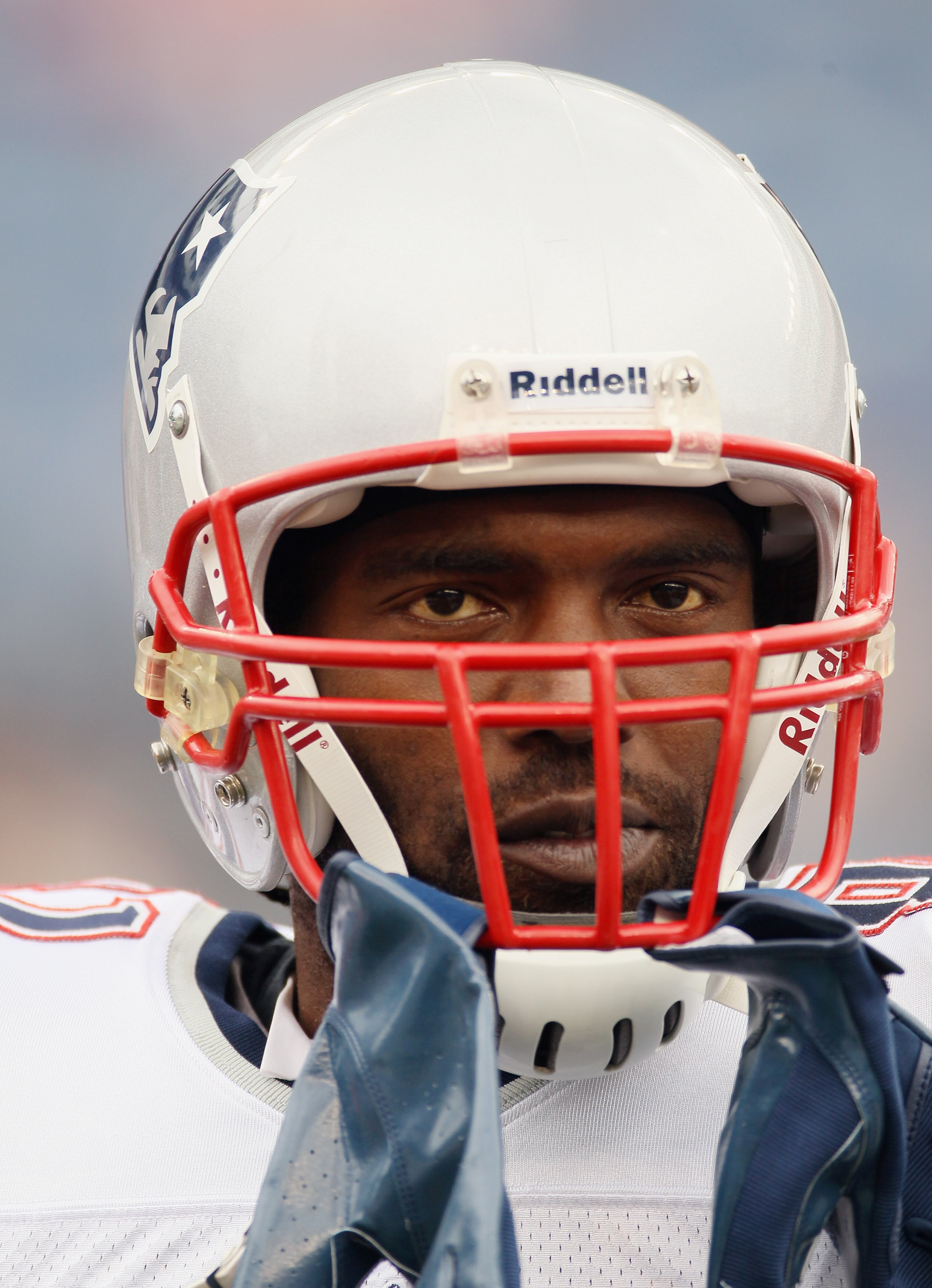 FOXBORO, MA - SEPTEMBER 12:  Randy Moss #81 of the New England Patriots looks on before the game against the Cincinnati Bengals during the NFL season opener on September 12, 2010 at Gillette Stadium in Foxboro, Massachusetts.  (Photo by Elsa/Getty Images)