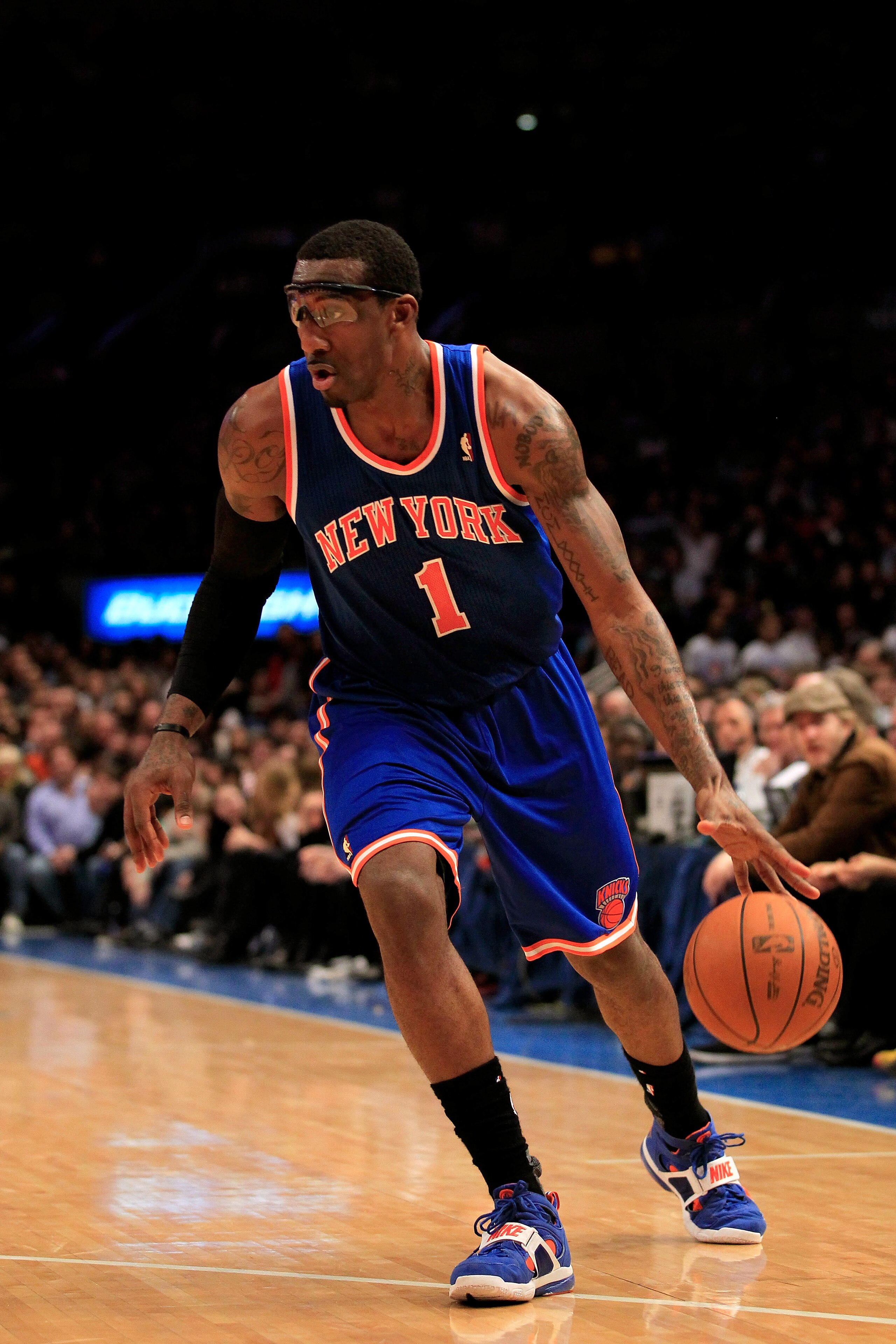 NEW YORK, NY - FEBRUARY 16:  Amar'e Stoudemire #1 of the New York Knicks dribbles the ball against the Atlanta Hawks at Madison Square Garden on February 16, 2011 in New York City. NOTE TO USER: User expressly acknowledges and agrees that, by downloading