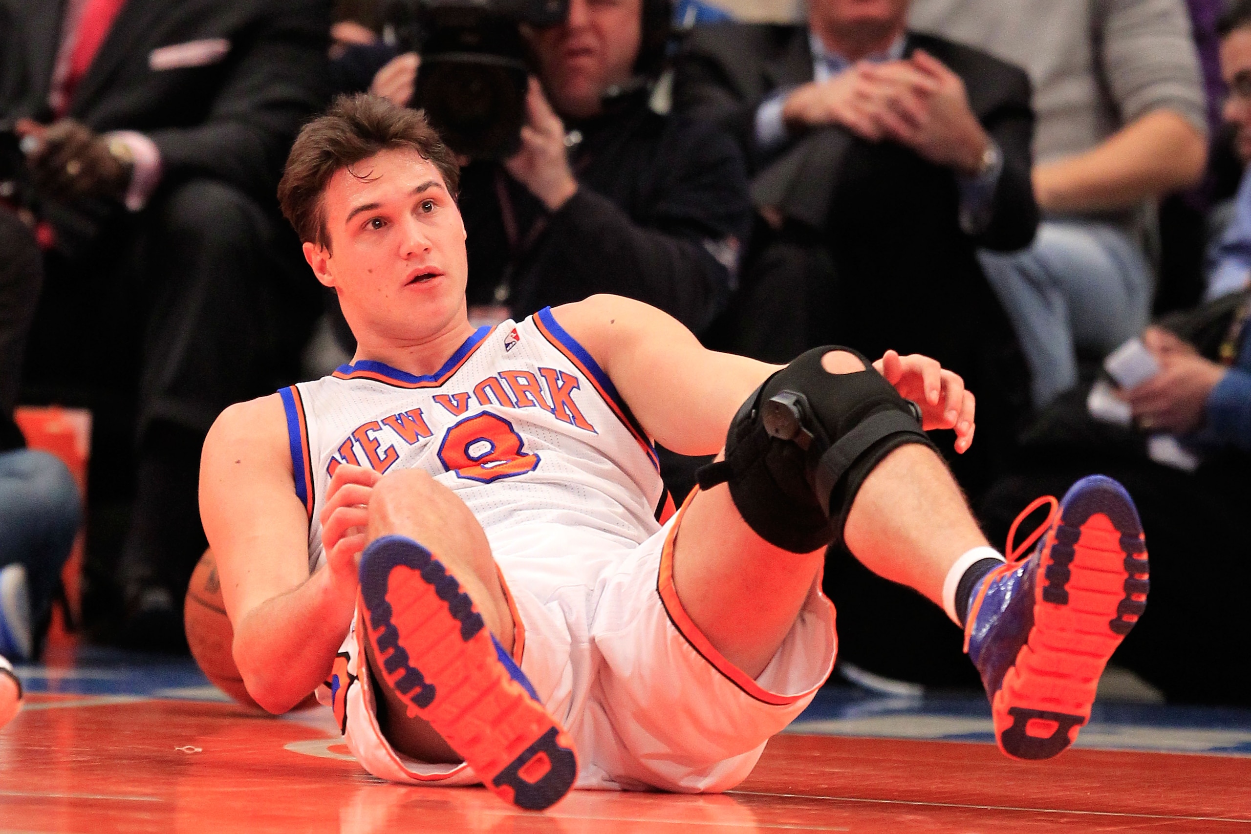 NEW YORK, NY - FEBRUARY 09: Danilo Gallinari #8 of the New York Knicks falls to the floor against the Los Angeles Clippers at Madison Square Garden on February 9, 2011 in New York City. NOTE TO USER: User expressly acknowledges and agrees that, by downlo NEW YORK, NY - FEBRUARY 09: Danilo Gallinari #8 of the New York Knicks falls to the floor against the Los Angeles Clippers at Madison Square Garden on February 9, 2011 in New York City. NOTE TO USER: User expressly acknowledges and agrees that, by downlo