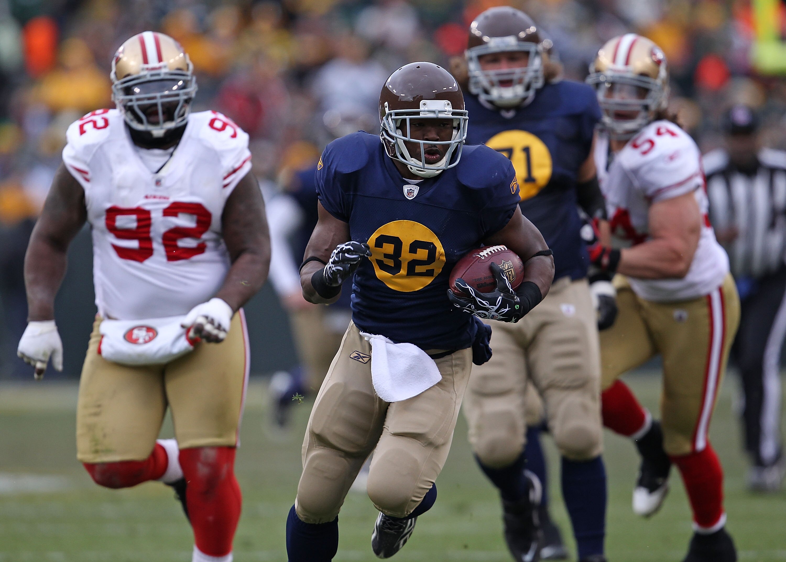 GREEN BAY, WI - DECEMBER 05: Brandon Jackson #32 of the Green Bay Packers runs past Aubrayo Franklin #92 of the San Francisco 49ers at Lambeau Field on December 5, 2010 in Green Bay, Wisconsin. The Packers defeated the 49ers 34-16. (Photo by Jonathan Dani