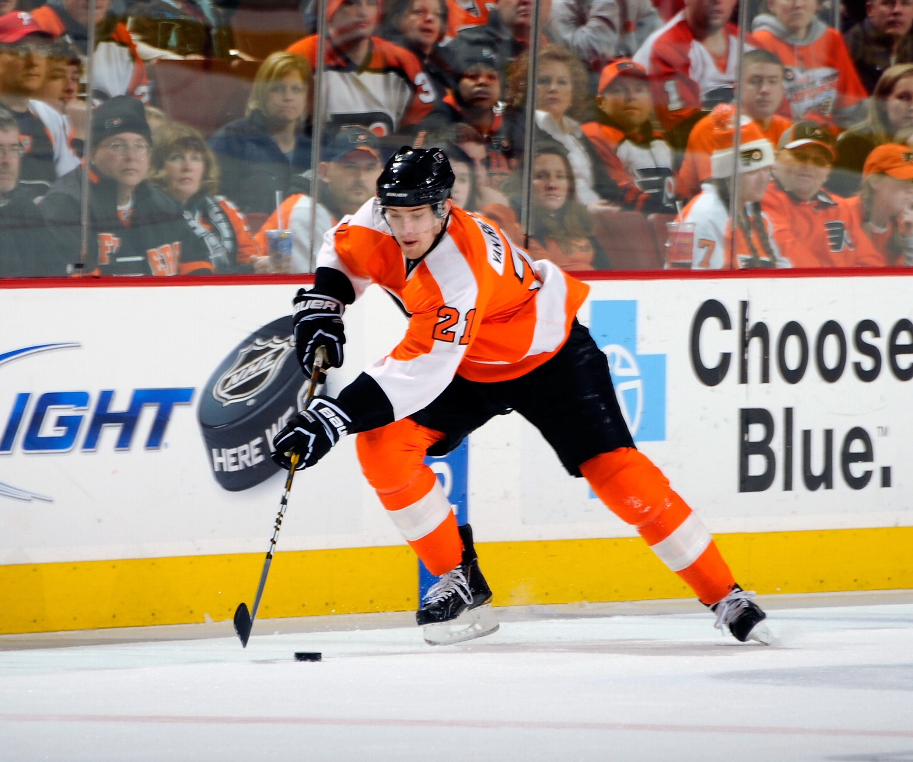 PHILADELPHIA - FEBRUARY 13: James Van Riemsdyk #21 of the Philadelphia Flyers in action during a game against the Los Angeles Kings on February 13, 2011 at the Wells Fargo Center in Philadelphia, Pennsylvania.  (Photo by Lou Capozzola/Getty Images)