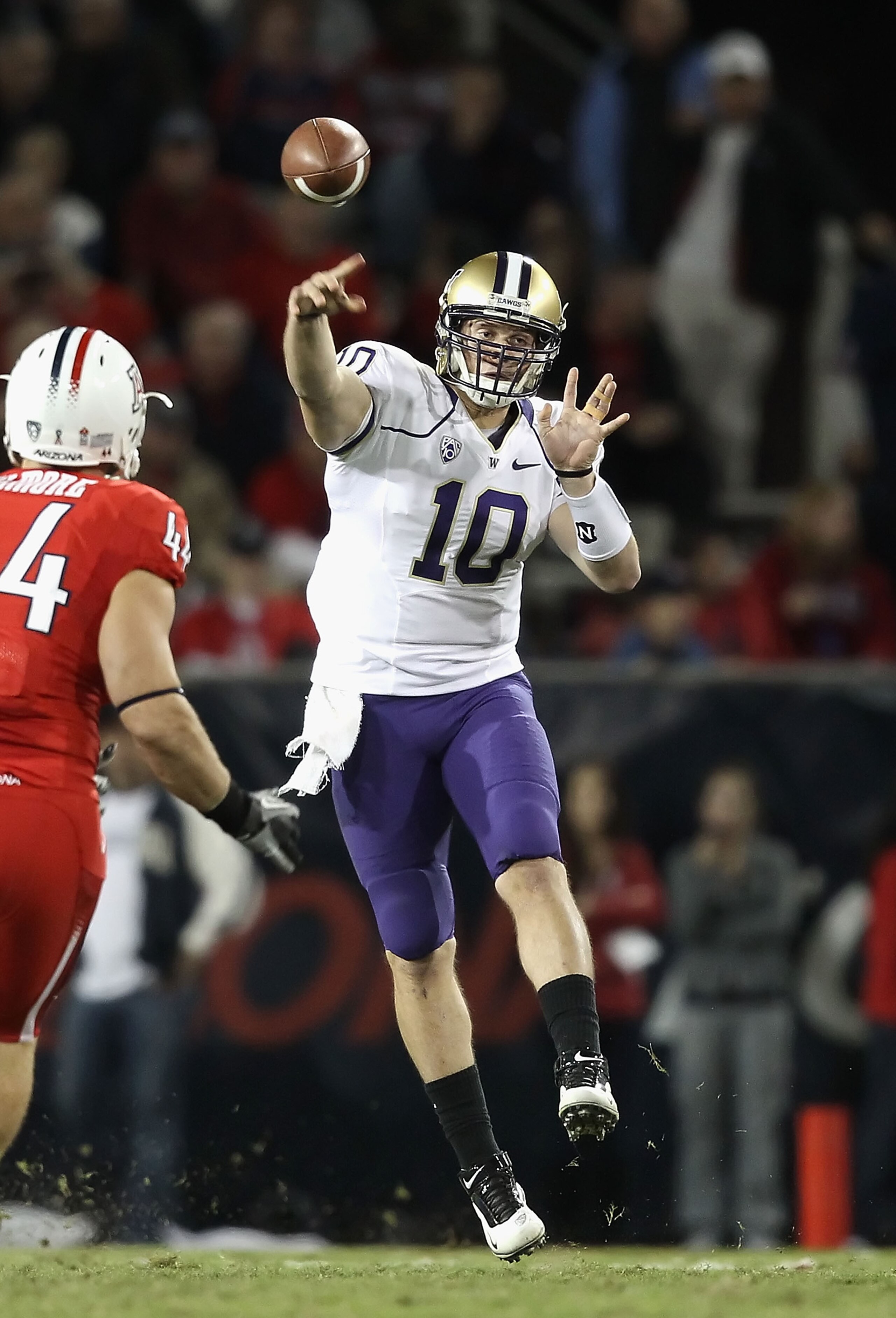 TUCSON, AZ - OCTOBER 23: Quarterback Jake Locker #10 of the Washington Huskies drops back to pass during the college football game against the Arizona Wildcats at Arizona Stadium on October 23, 2010 in Tucson, Arizona. The Wildcats defeated the Huskies 4 TUCSON, AZ - OCTOBER 23: Quarterback Jake Locker #10 of the Washington Huskies drops back to pass during the college football game against the Arizona Wildcats at Arizona Stadium on October 23, 2010 in Tucson, Arizona. The Wildcats defeated the Huskies 4