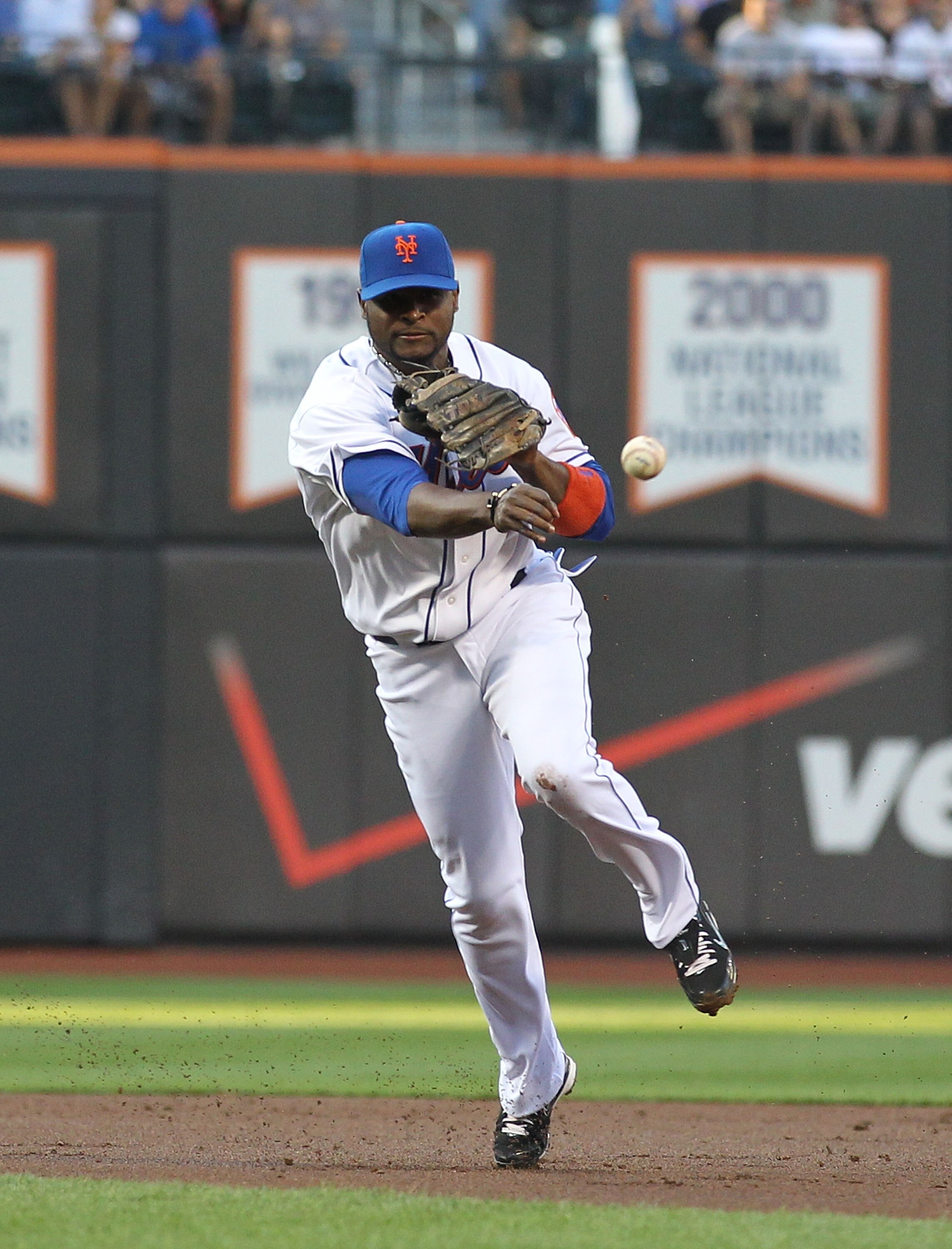 NEW YORK - JULY 27:  Luis Castillo #1 of the New York Mets in action against the St. Louis Cardinals during their game on July 27, 2010 at Citi Field in the Flushing neighborhood of the Queens borough of New York City.  (Photo by Al Bello/Getty Images)